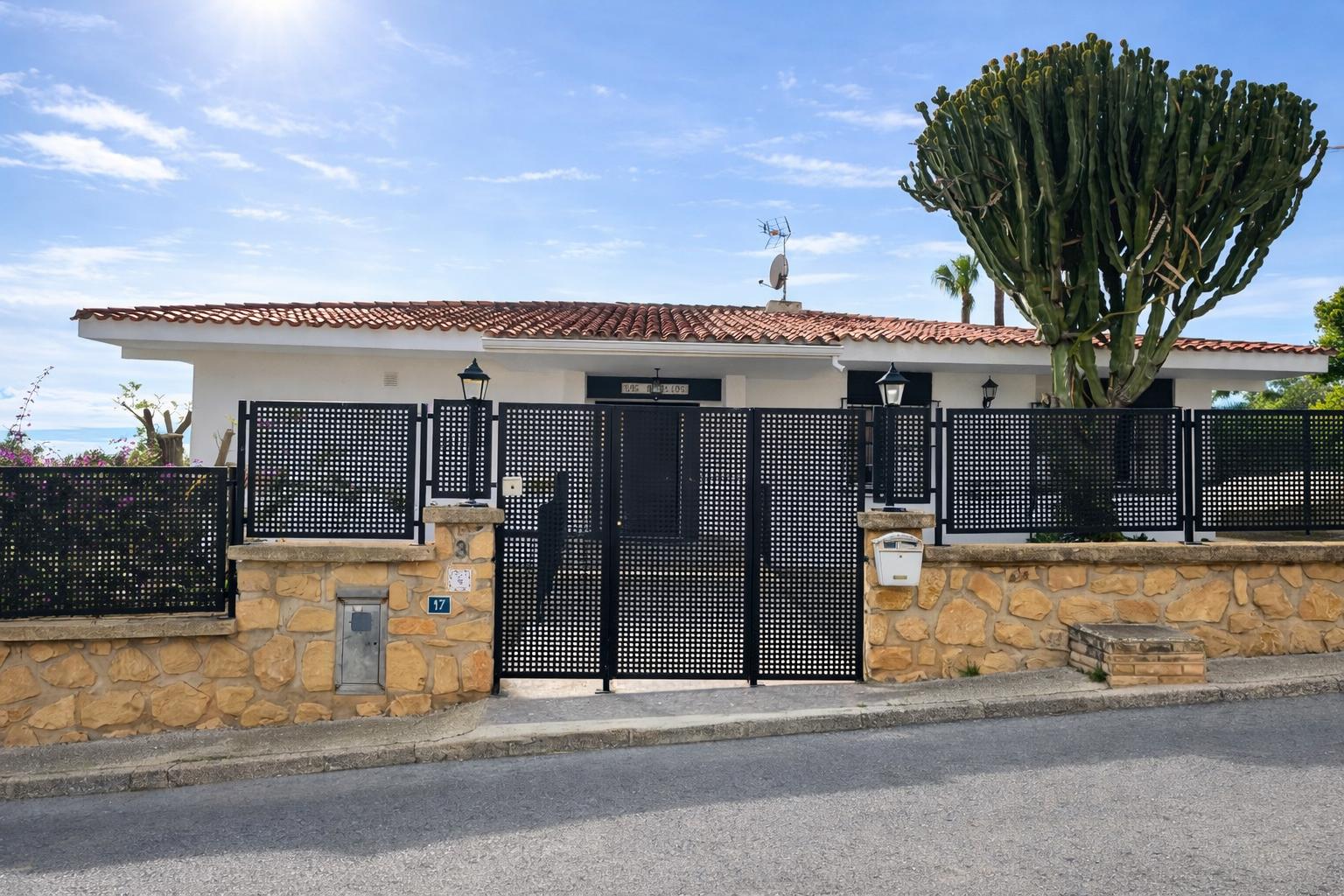 Villa moderna y espaciosa totalmente reformada en La Nucía