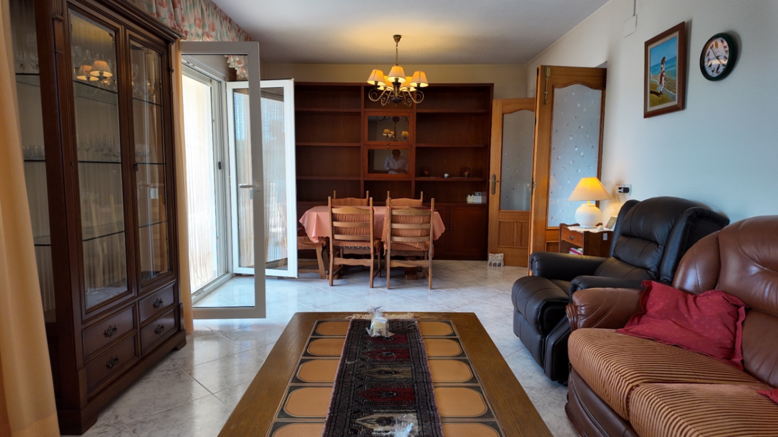 Villa independiente de una planta en La Nucía con vistas al mar y a la montaña