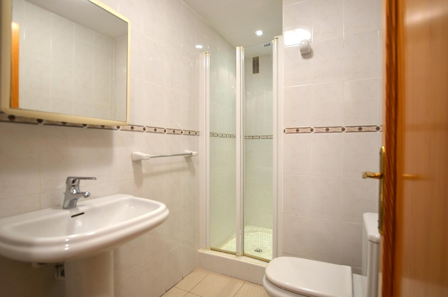 Elegante apartamento con gran terraza y dos plazas de garaje a escasos pasos de la playa de El Albir