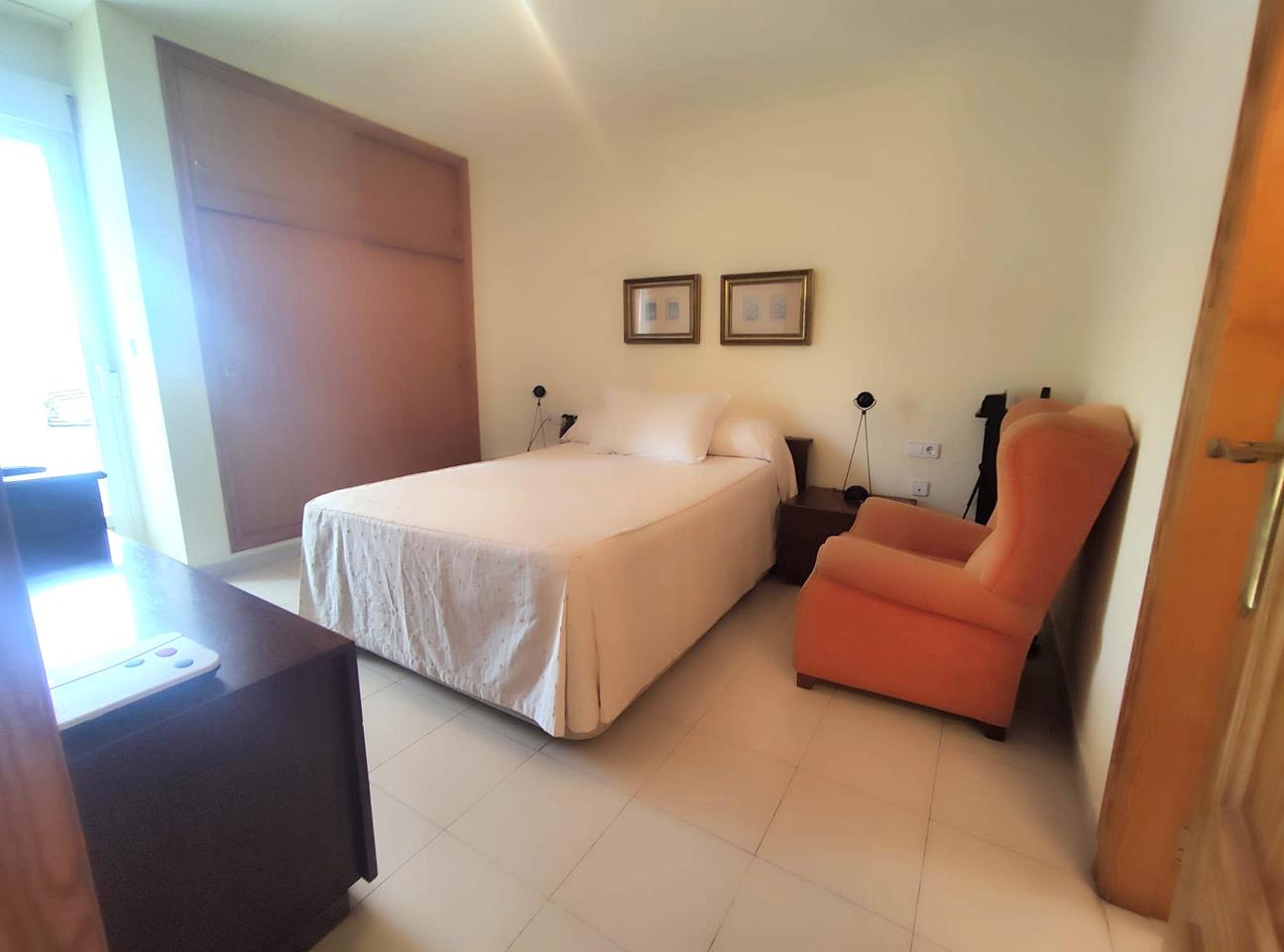 Elegante apartamento con gran terraza y dos plazas de garaje a escasos pasos de la playa de El Albir