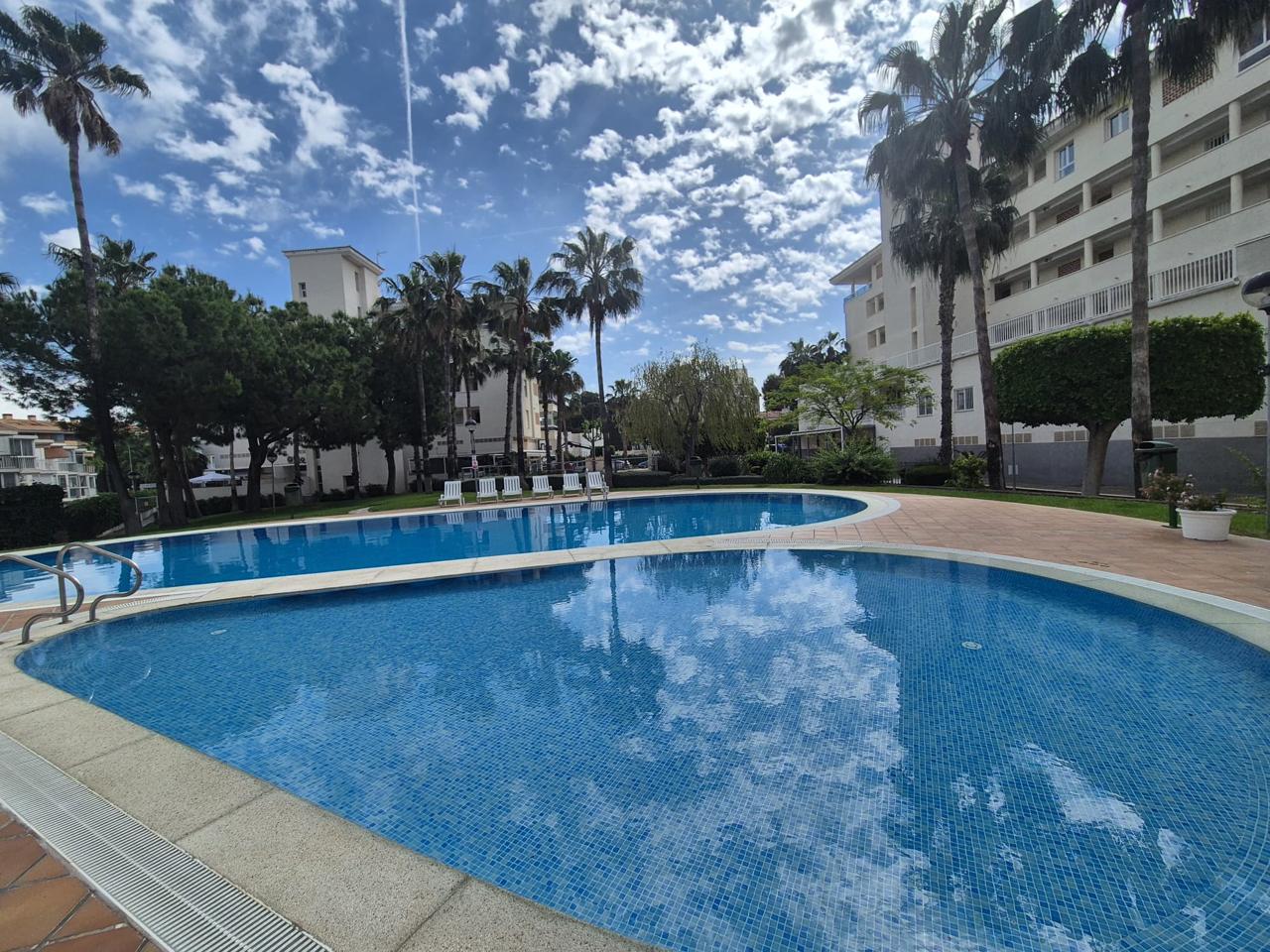 Elegante apartamento con gran terraza y dos plazas de garaje a escasos pasos de la playa de El Albir