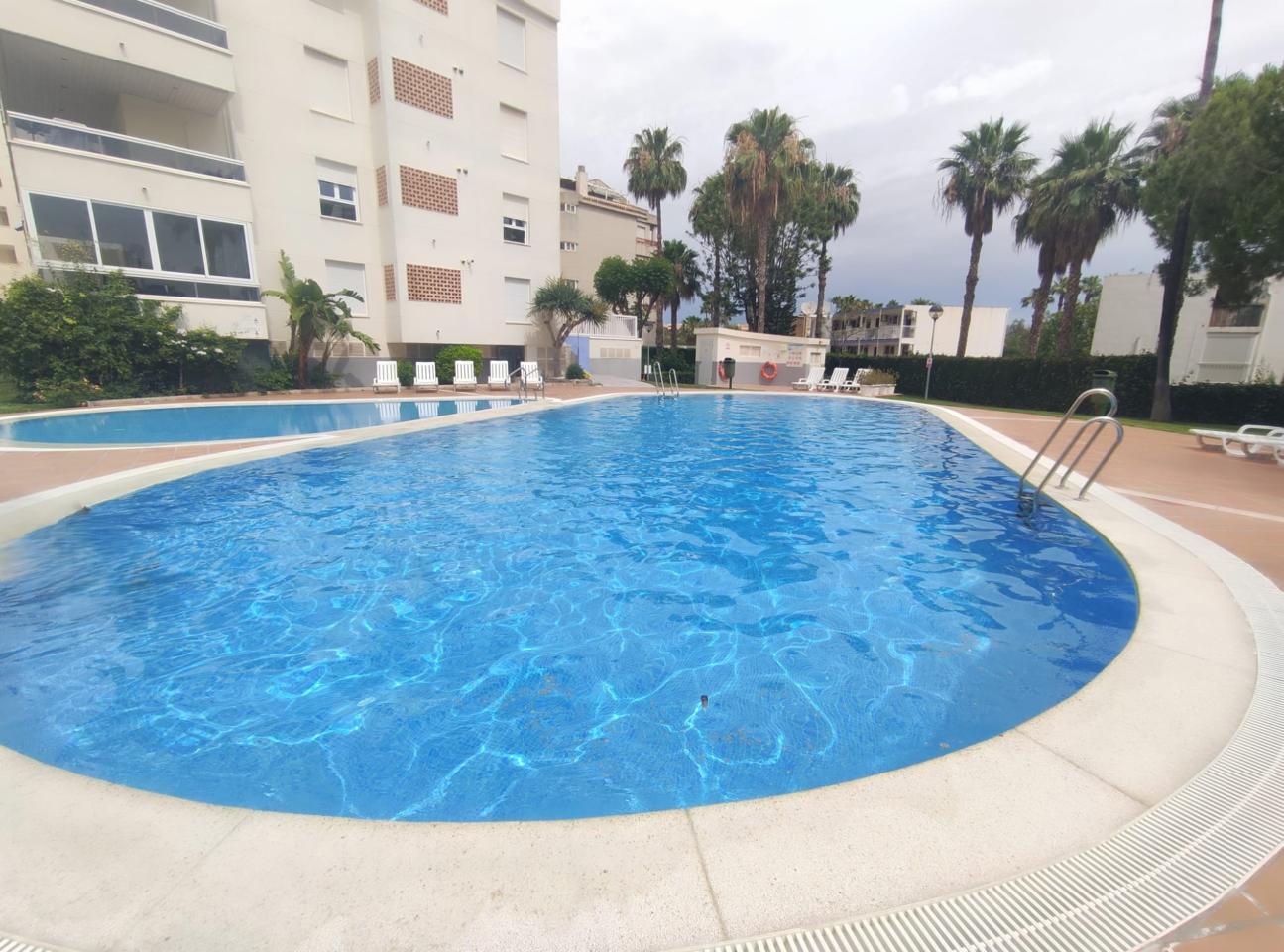 Elegante apartamento con gran terraza y dos plazas de garaje a escasos pasos de la playa de El Albir