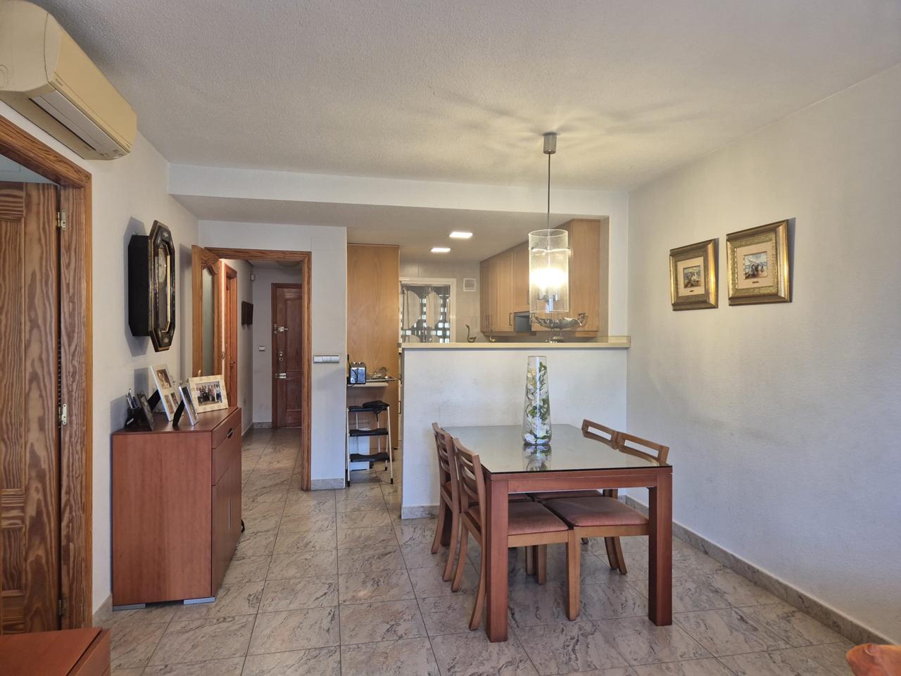 Elegante apartamento con gran terraza y dos plazas de garaje a escasos pasos de la playa de El Albir
