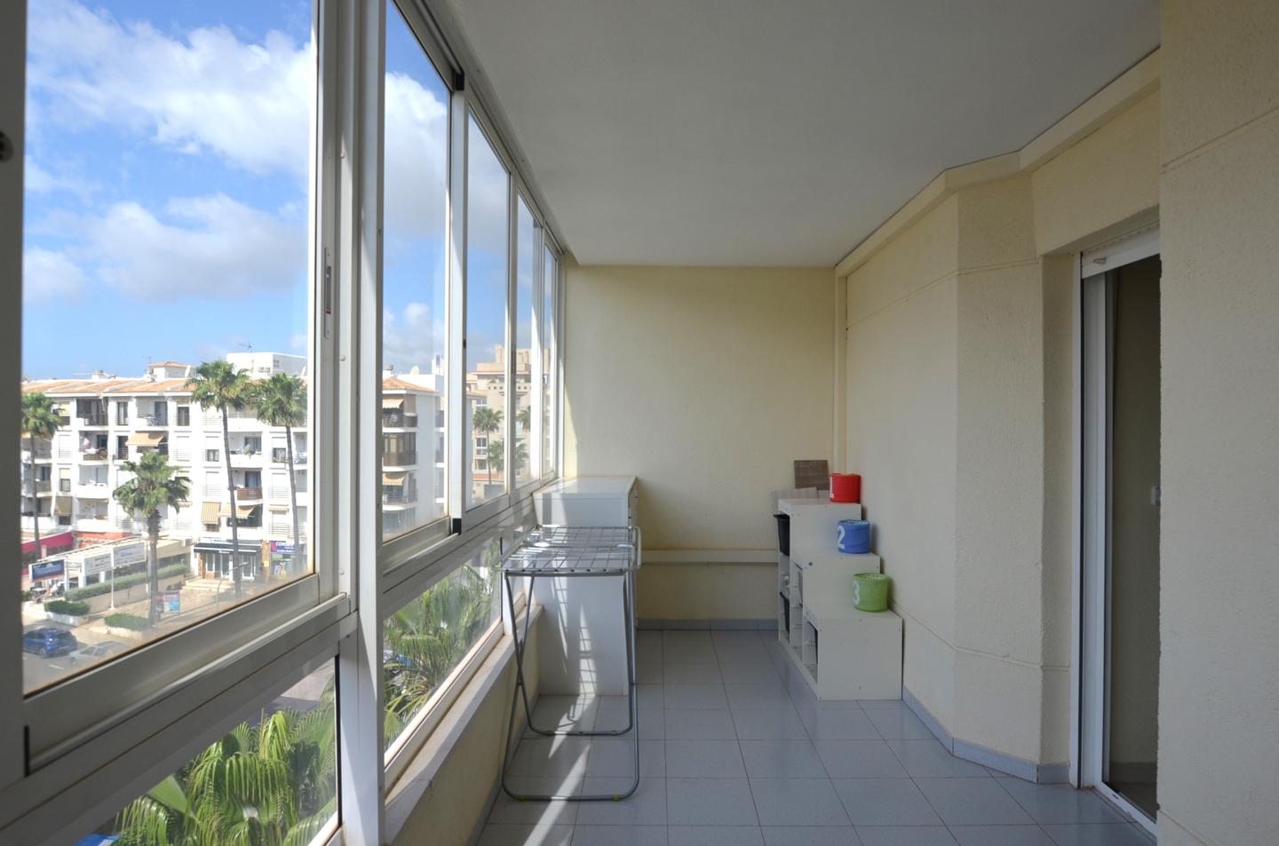 Elegante apartamento con gran terraza y dos plazas de garaje a escasos pasos de la playa de El Albir