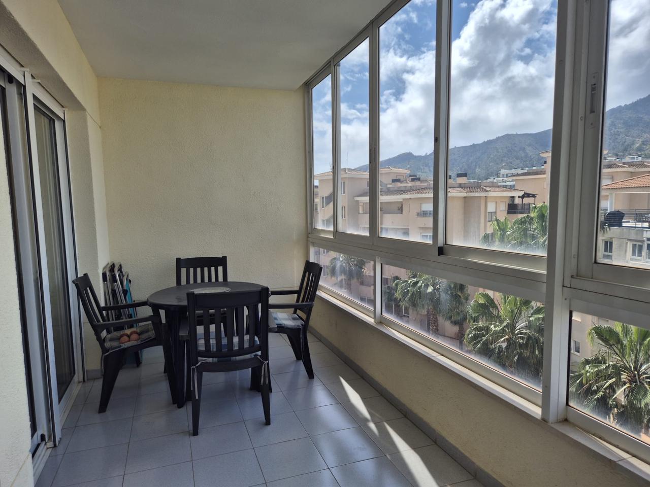 Elegante apartamento con gran terraza y dos plazas de garaje a escasos pasos de la playa de El Albir