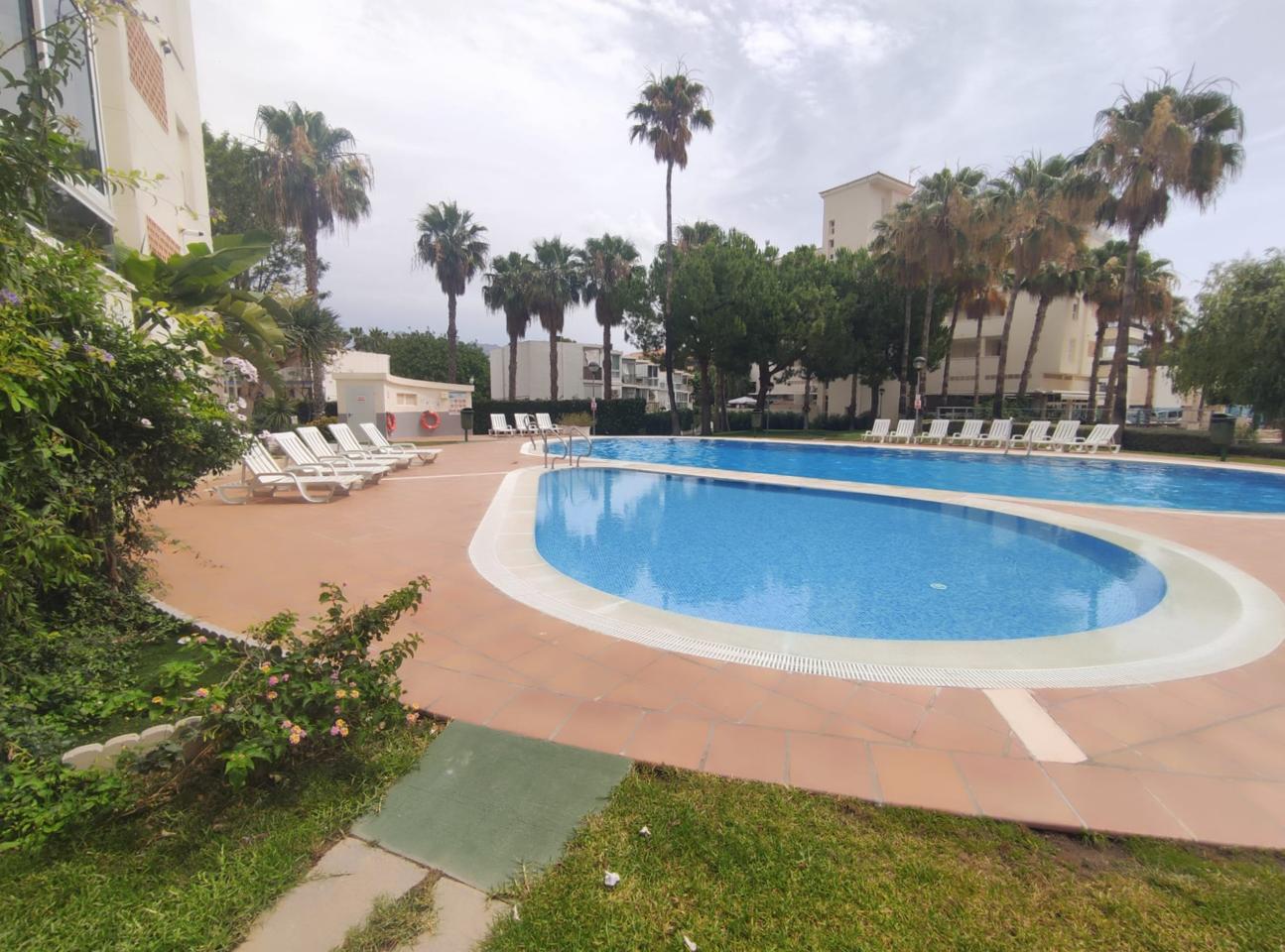 Elegante apartamento con gran terraza y dos plazas de garaje a escasos pasos de la playa de El Albir
