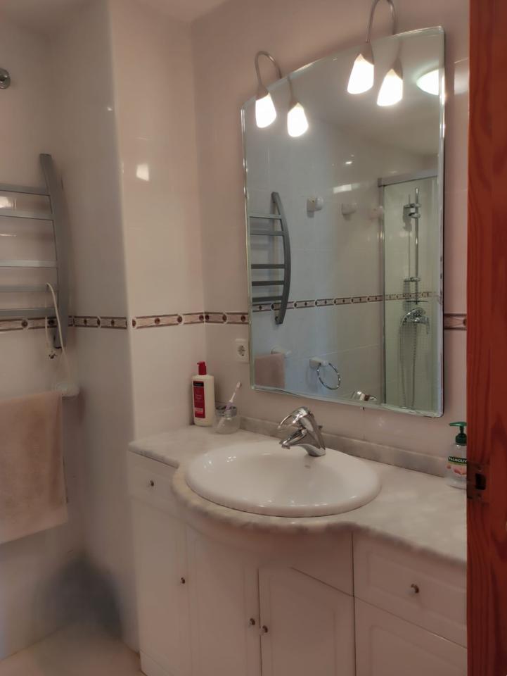 Elegante apartamento con gran terraza y dos plazas de garaje a escasos pasos de la playa de El Albir