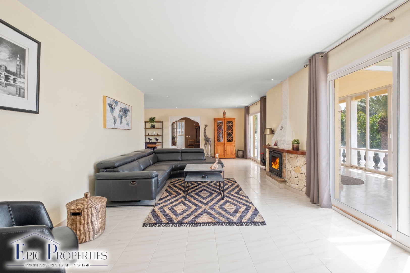 Villa con casa de invitados independiente en La Nucía.