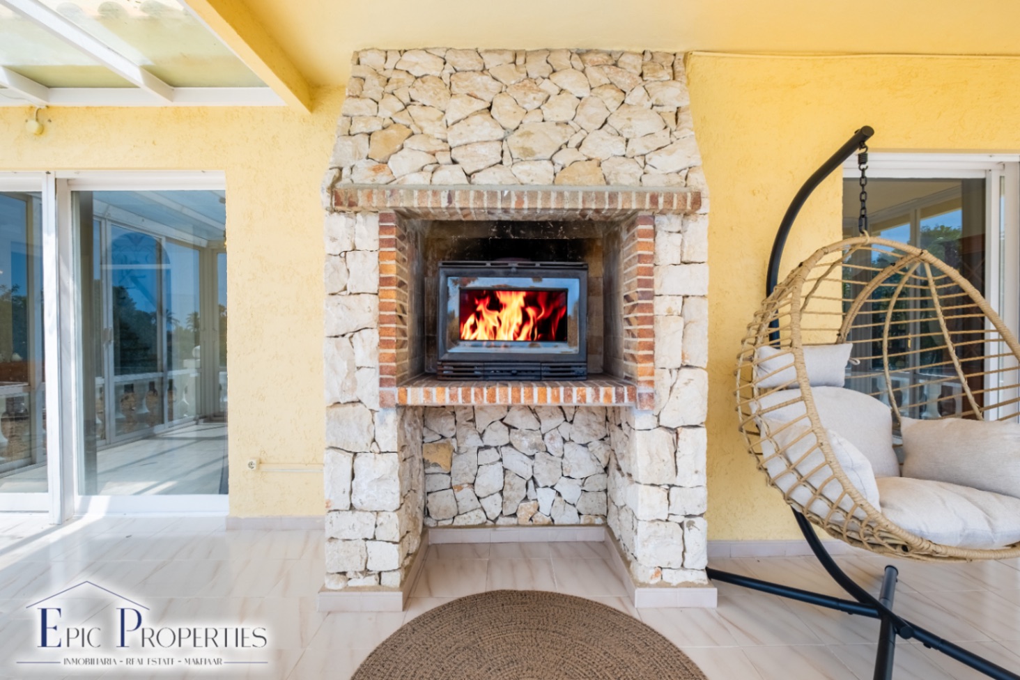 Villa con casa de invitados independiente en La Nucía.
