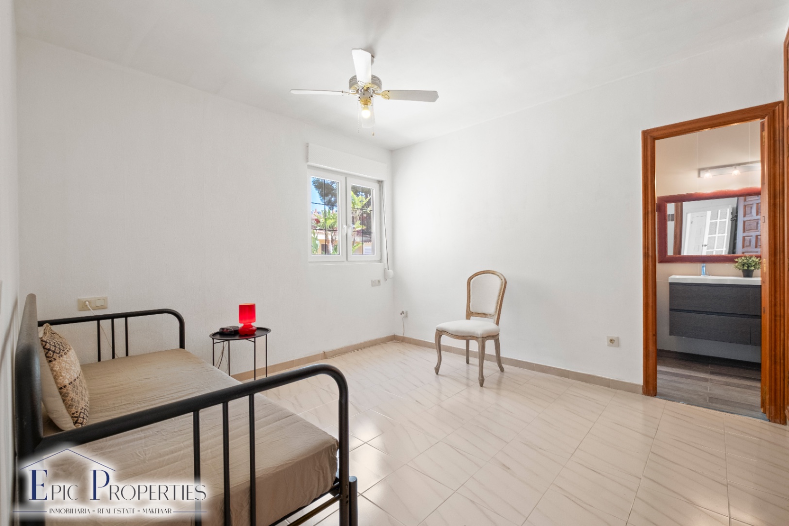 Villa con casa de invitados independiente en La Nucía.