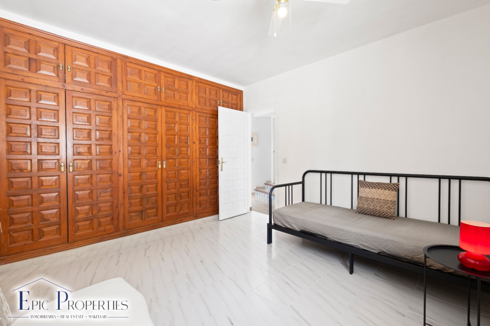 Villa con casa de invitados independiente en La Nucía.