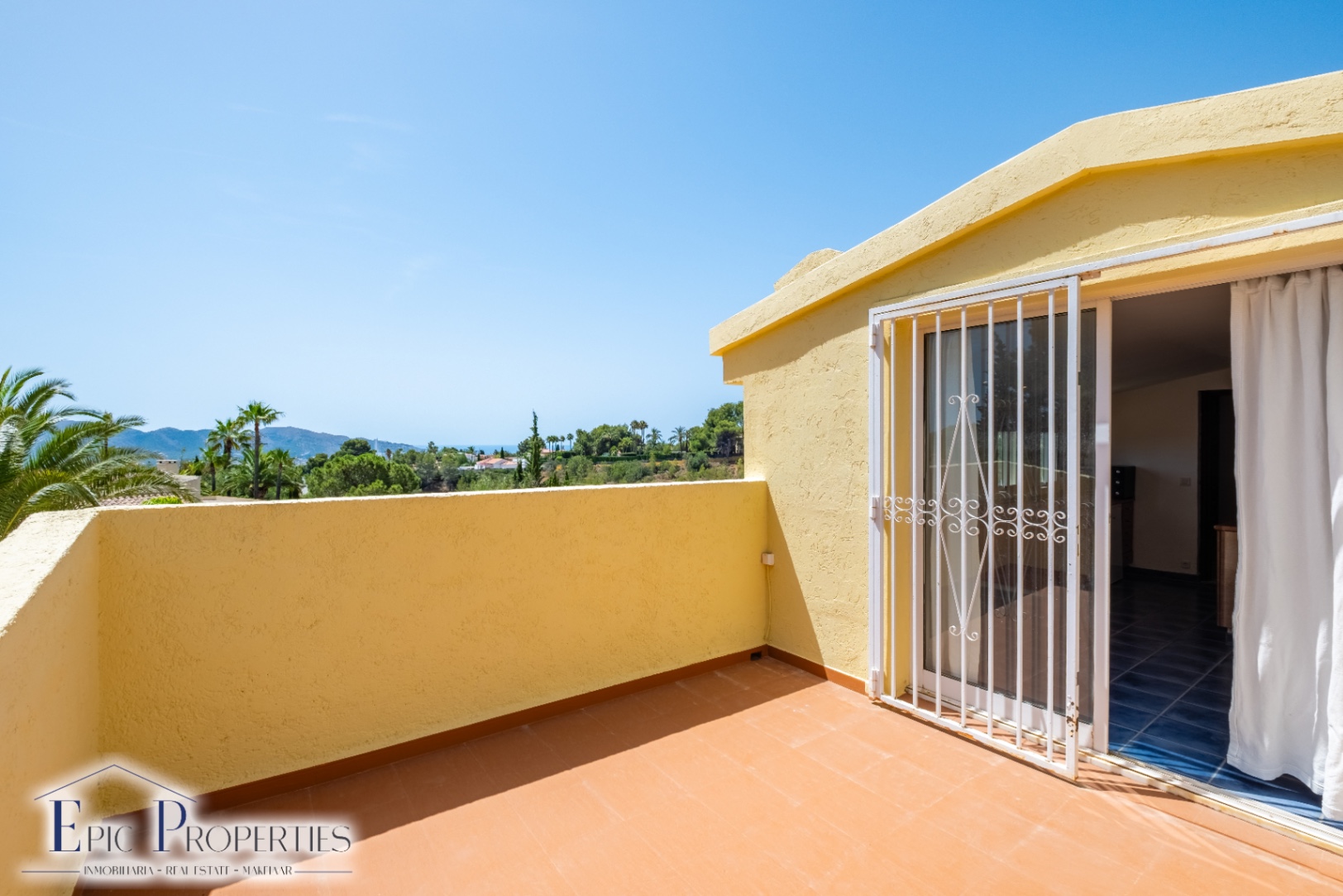 Villa con casa de invitados independiente en La Nucía.