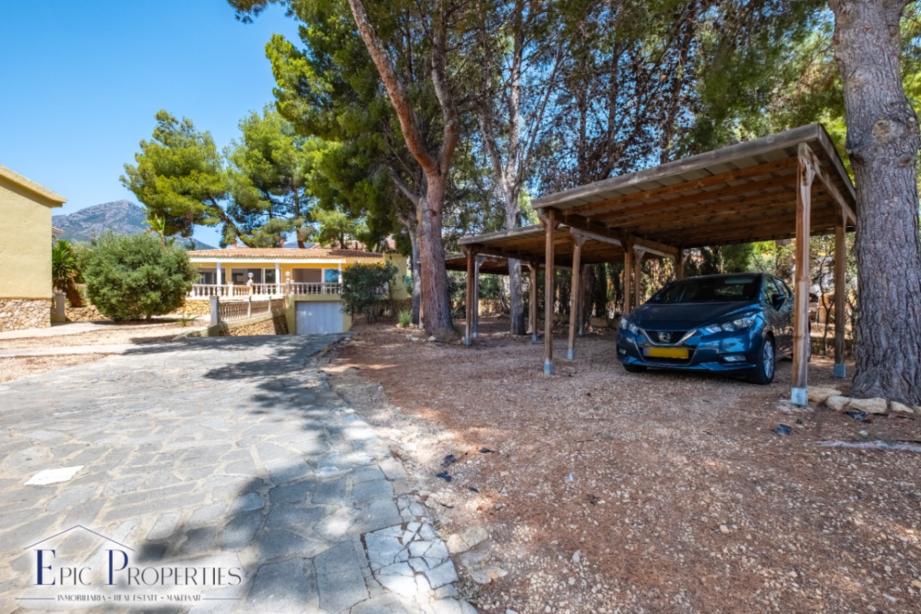 Villa con casa de invitados independiente en La Nucía.