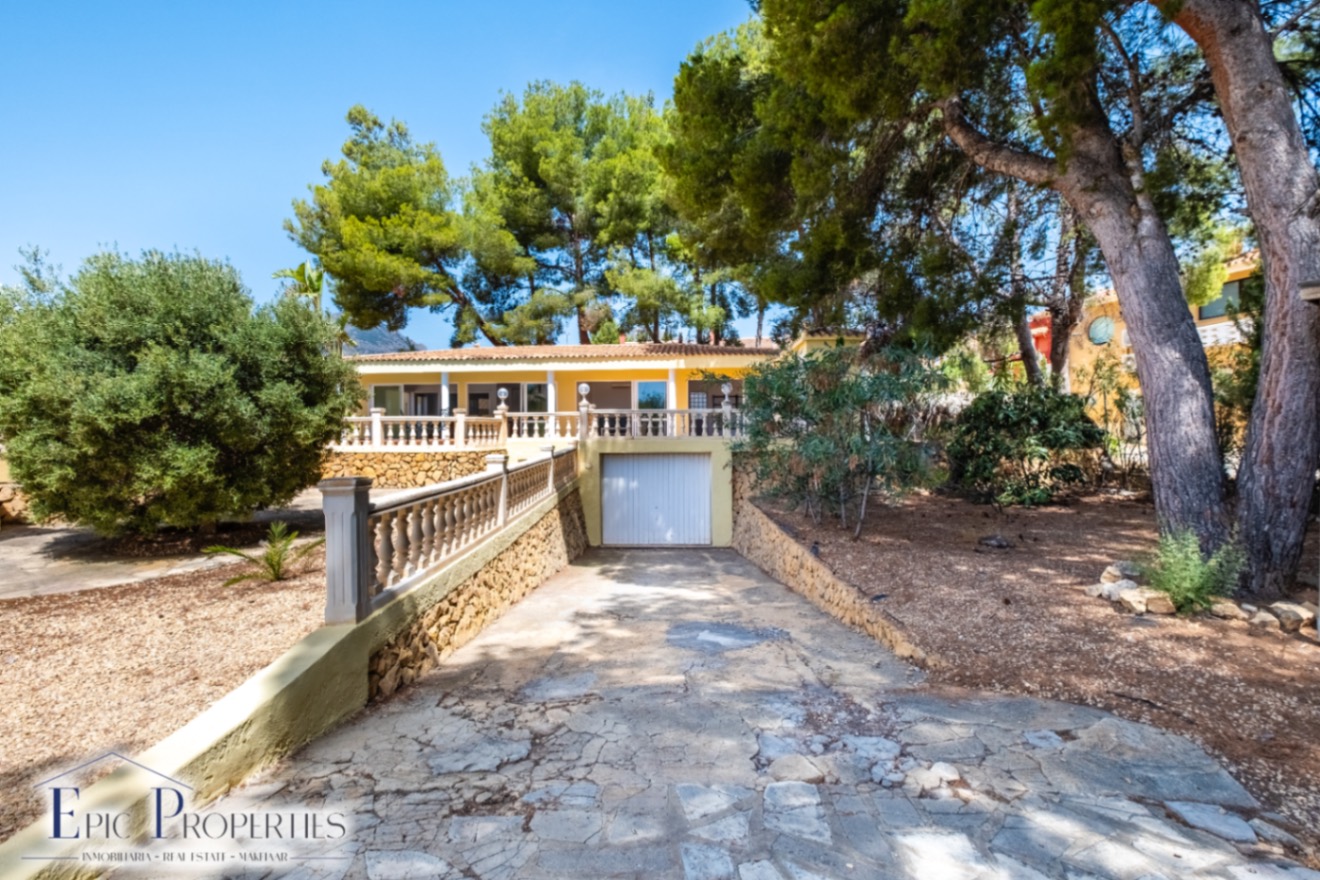 Villa con casa de invitados independiente en La Nucía.