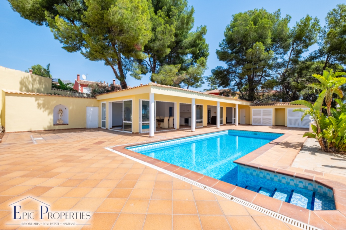 Villa con casa de invitados independiente en La Nucía.