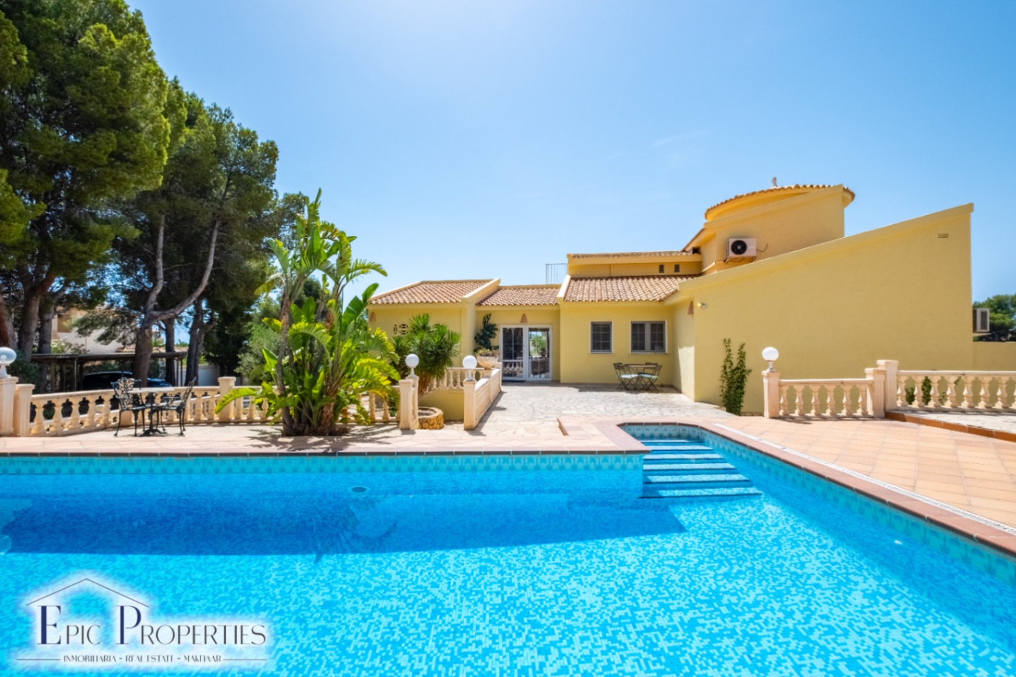 Villa con casa de invitados independiente en La Nucía.
