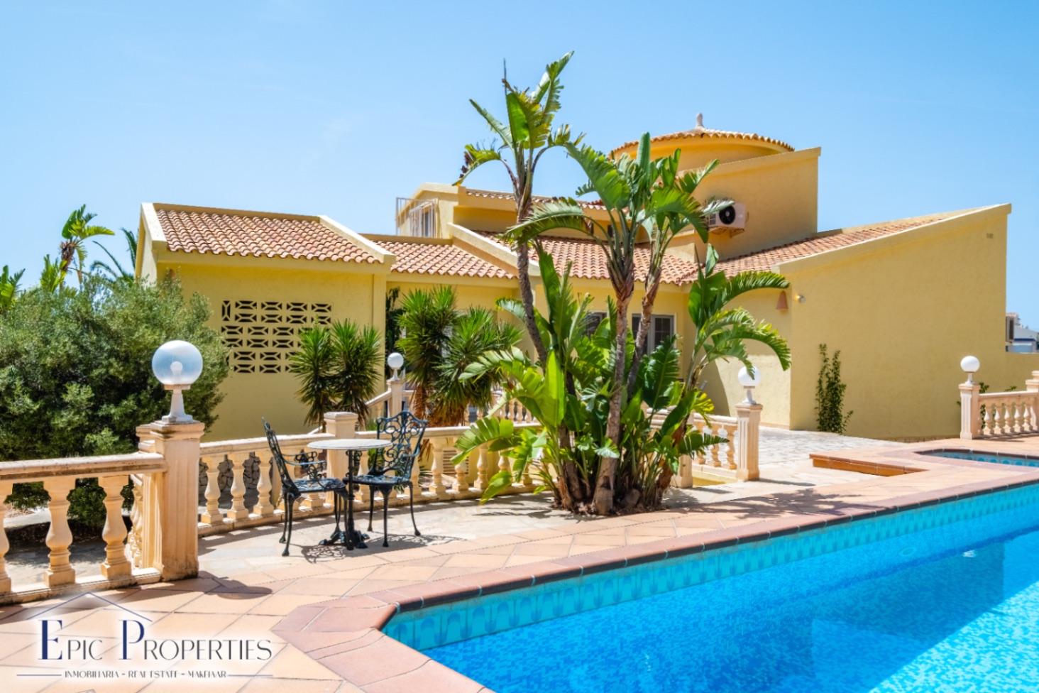 Villa con casa de invitados independiente en La Nucía.