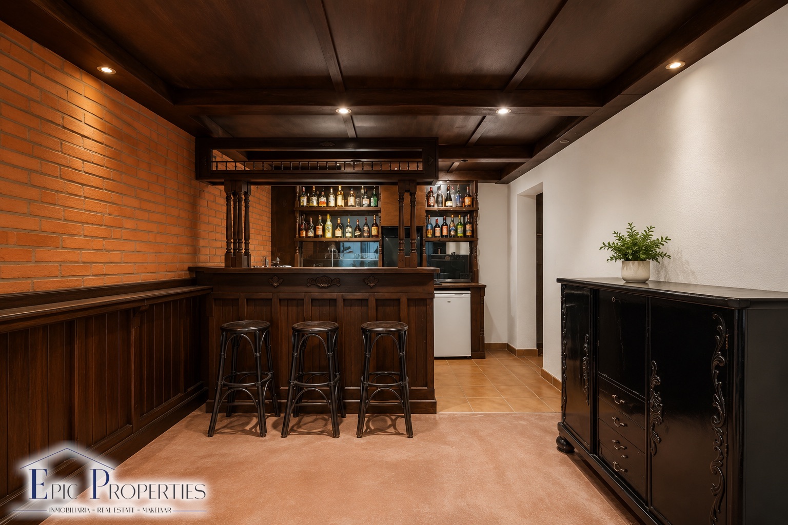 Villa con casa de invitados independiente en La Nucía.