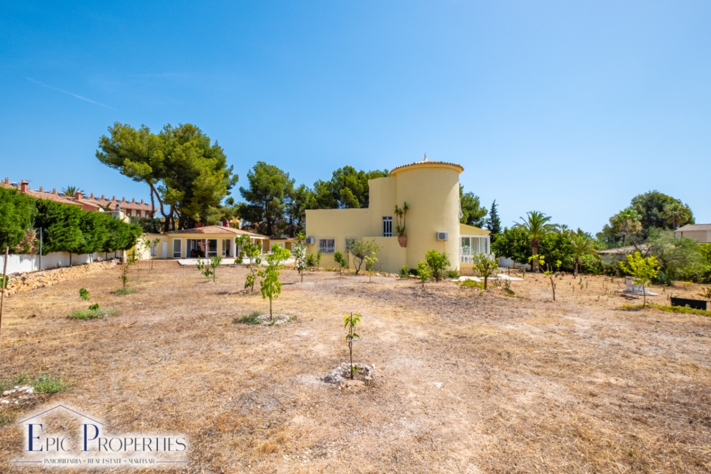 Villa con casa de invitados independiente en La Nucía.