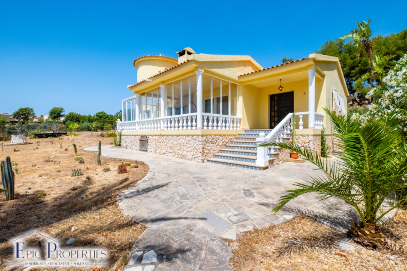 Villa con casa de invitados independiente en La Nucía.