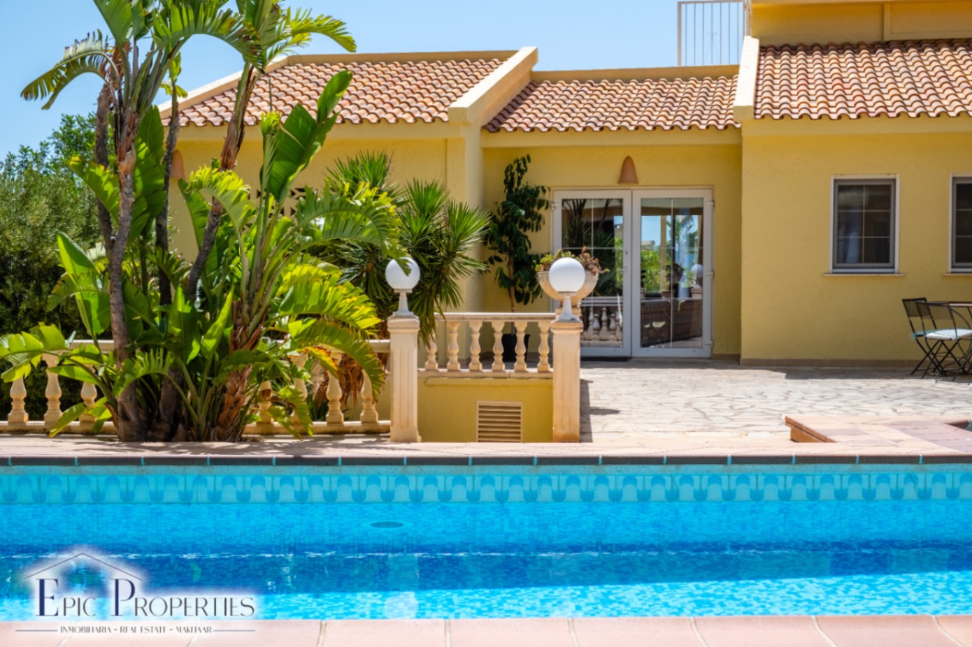 Villa con casa de invitados independiente en La Nucía.