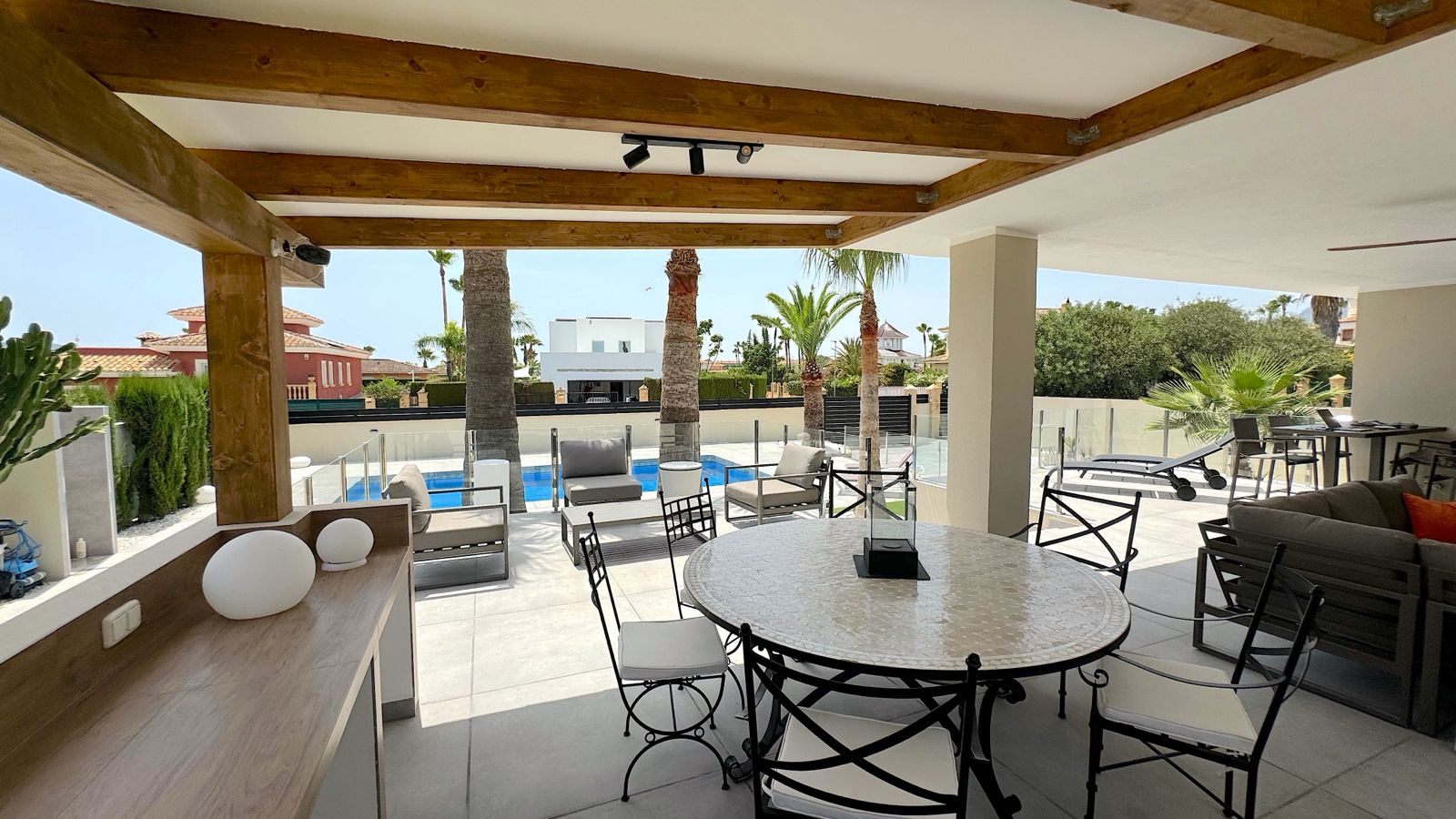 Exclusiva villa reformada en Alfaz del Pi