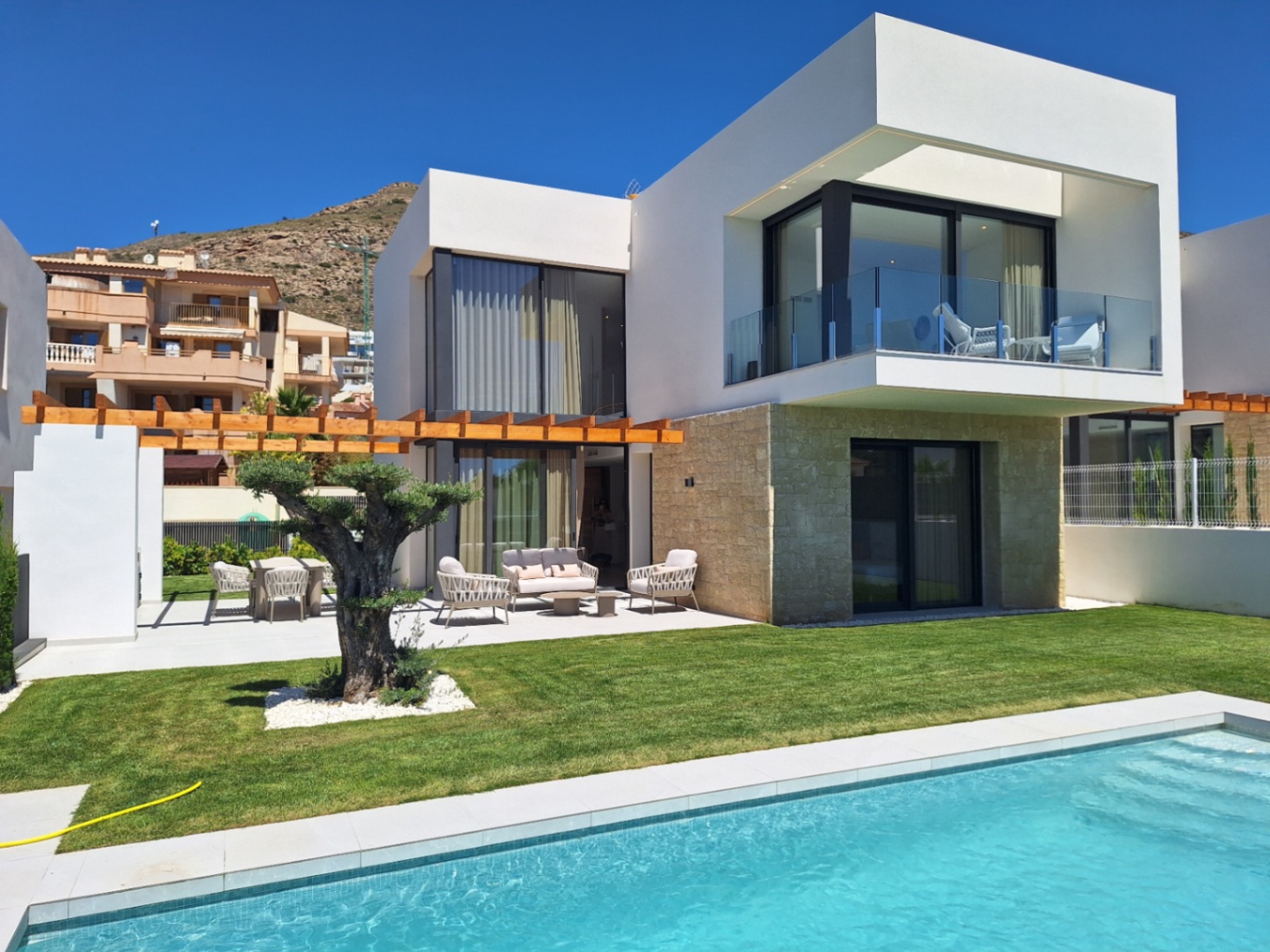 Nueva construcción de 15 villas independientes en Sierra Cortina