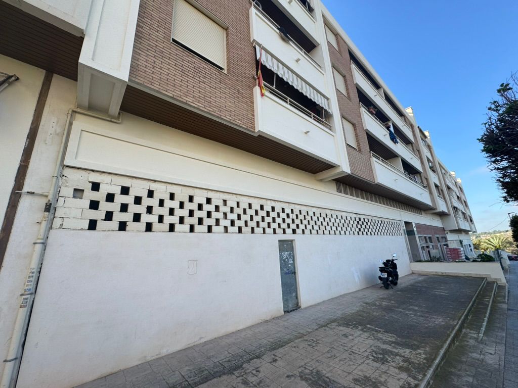 Local con proyecto para 3 viviendas en el centro de Alfaz del Pi - Imagen 5