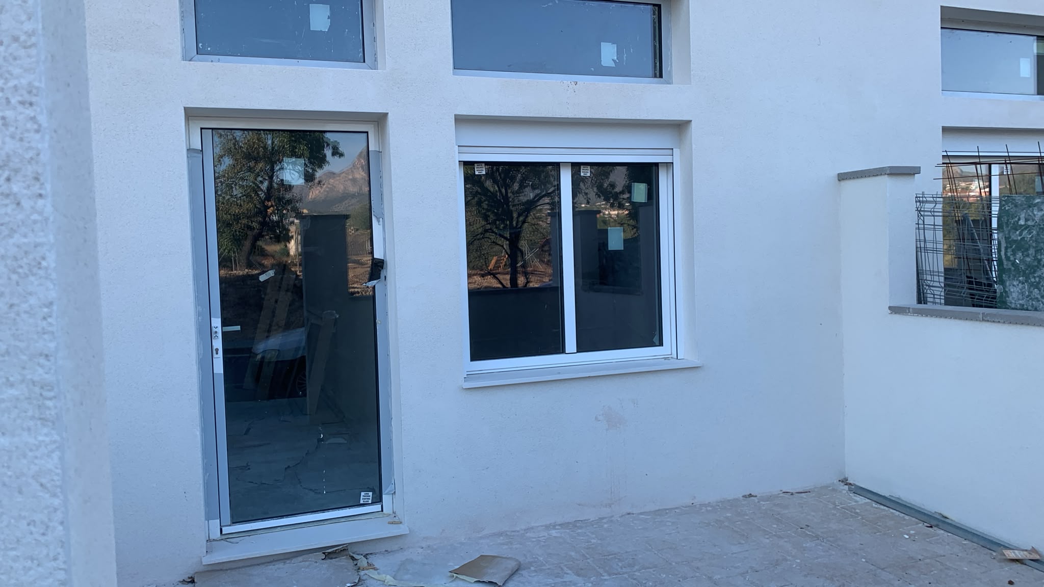 Local con proyecto para 3 viviendas en el centro de Alfaz del Pi - Imagen 4
