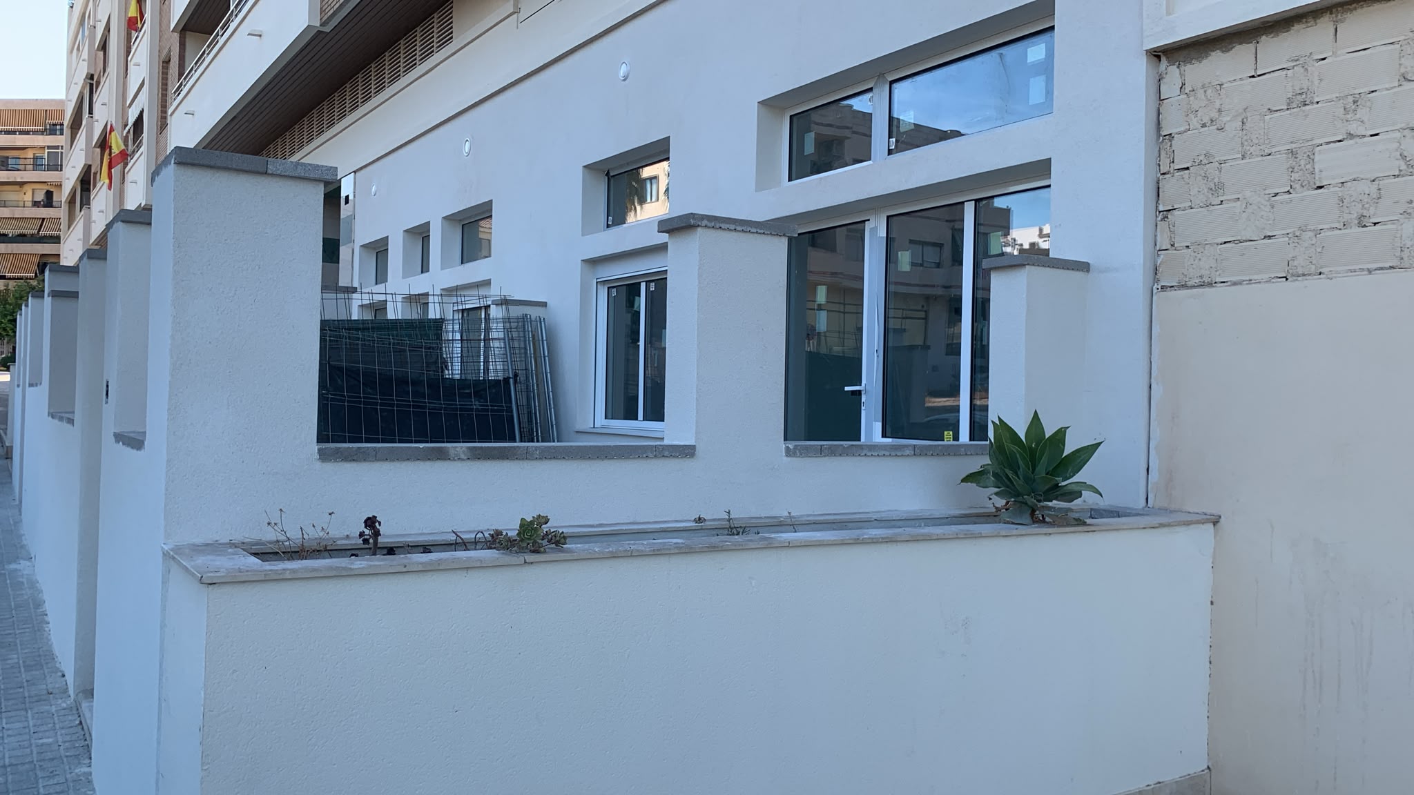 Local con proyecto para 3 viviendas en el centro de Alfaz del Pi - Imagen 1