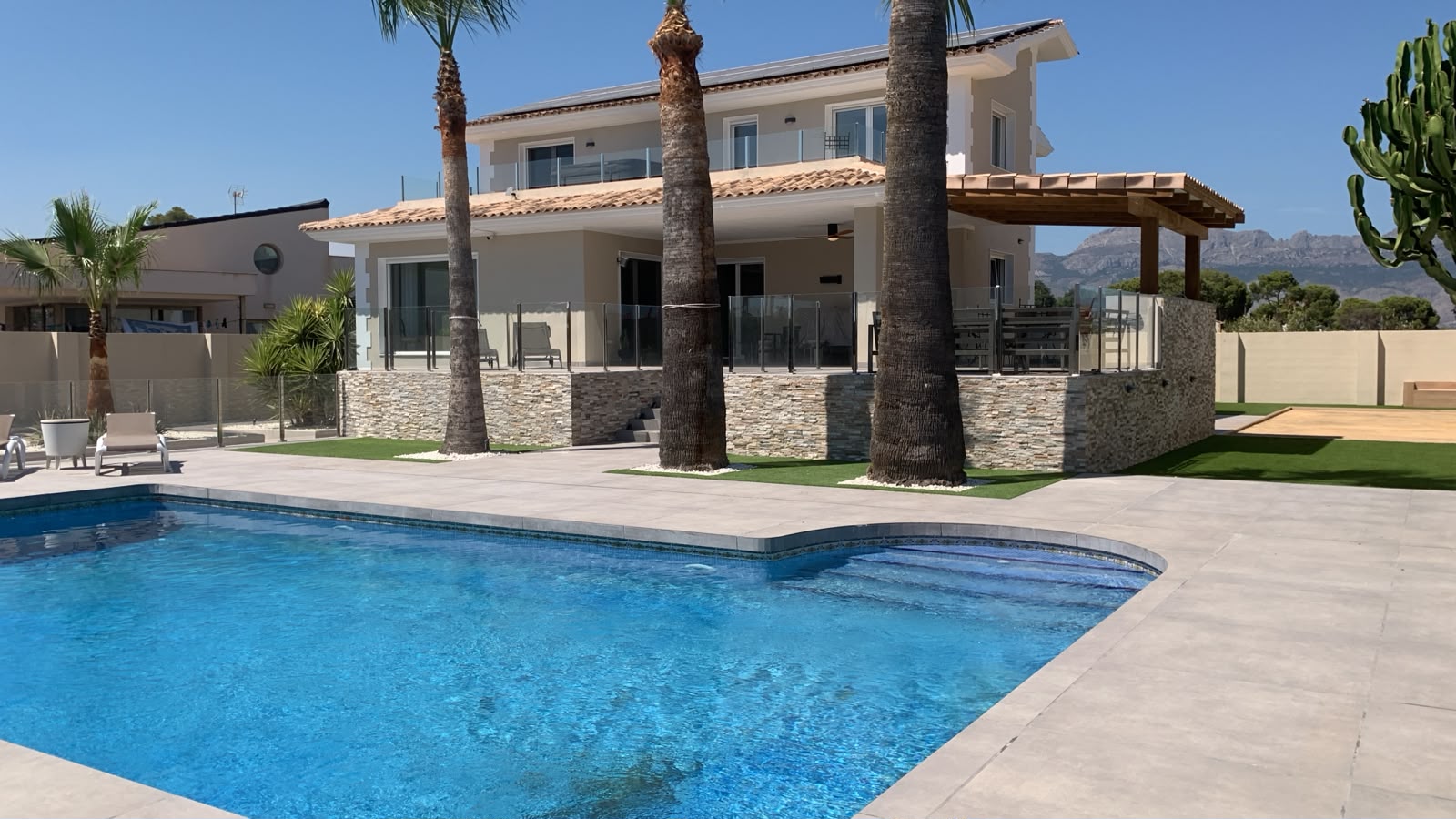 Exclusiva villa reformada en Alfaz del Pi