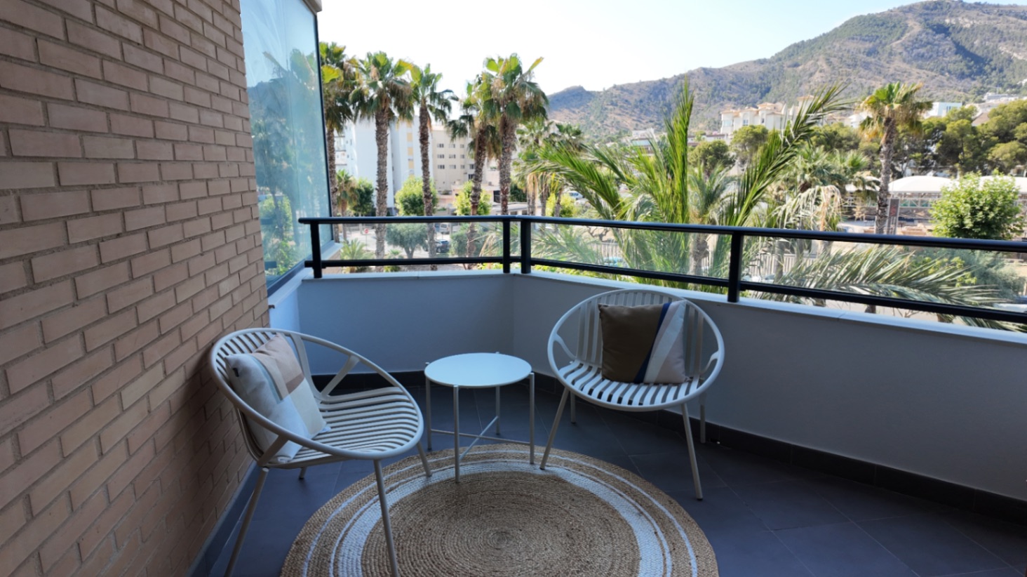 Moderno apartamento en el centro de Albir - Imagen 1