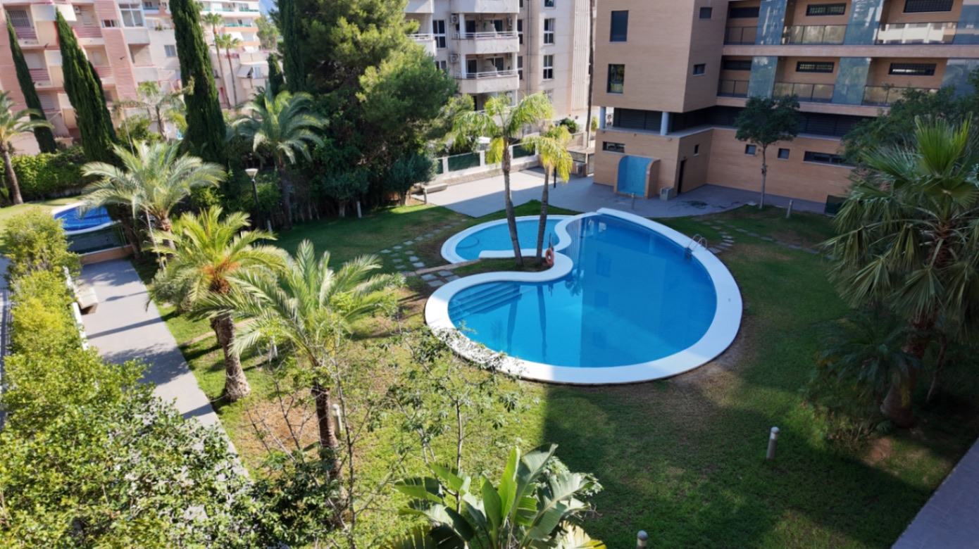 Moderno apartamento en el centro de Albir - Imagen 9