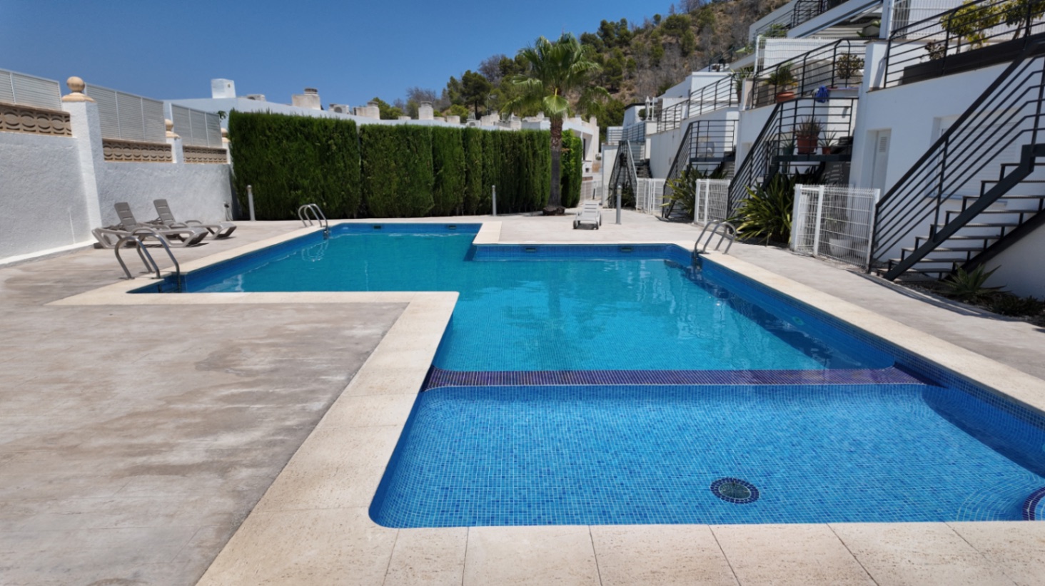 Moderna vivienda en urbanización privada en El Albir - Imagen 1