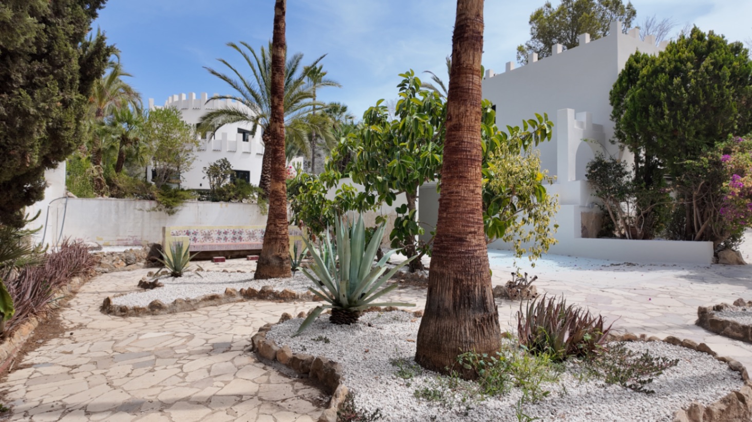 Única villa de estilo castillo moderno en El Albir