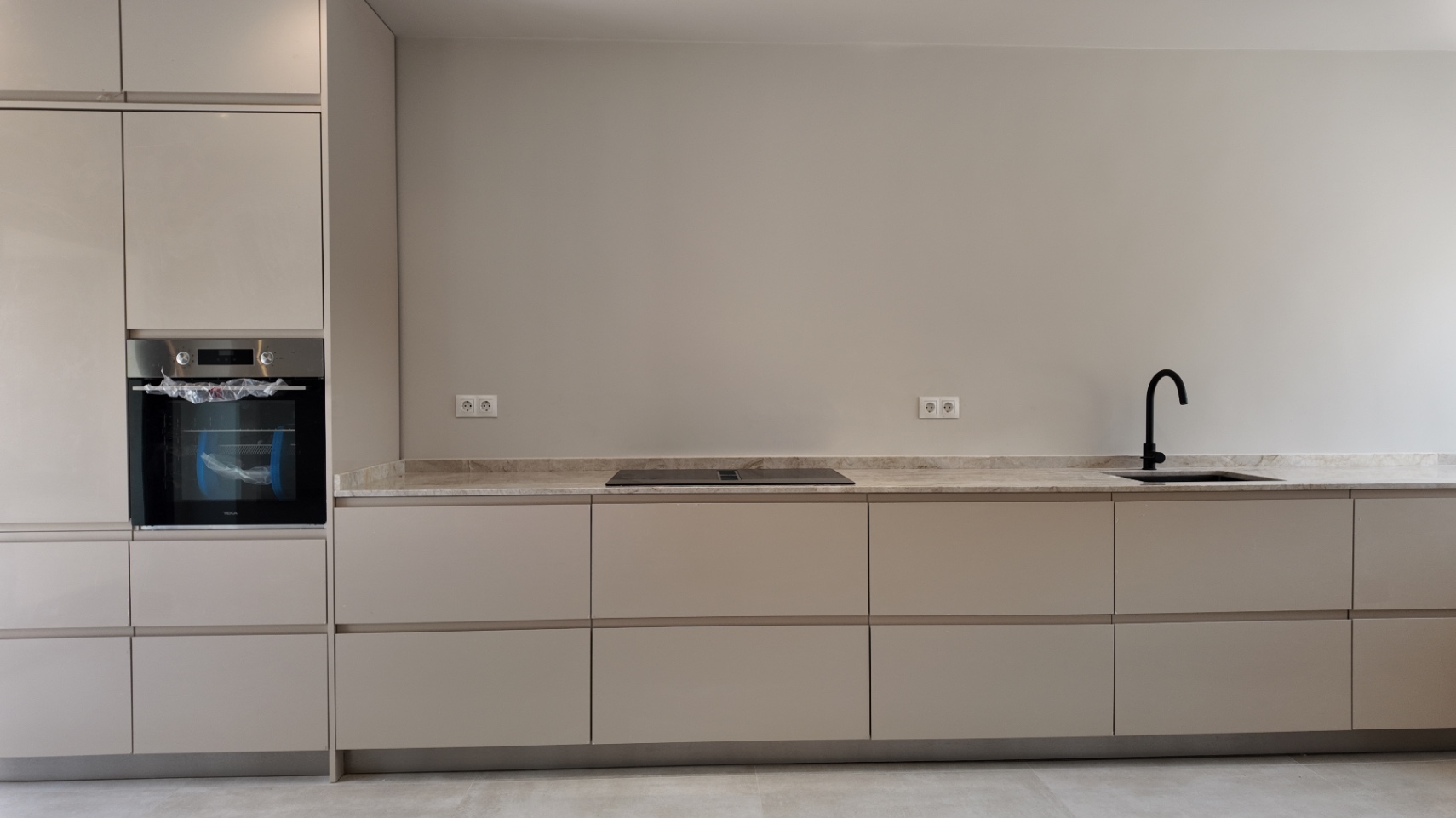 Única villa de estilo castillo moderno en El Albir