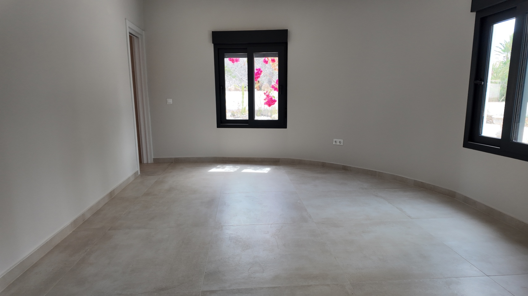 Única villa de estilo castillo moderno en El Albir