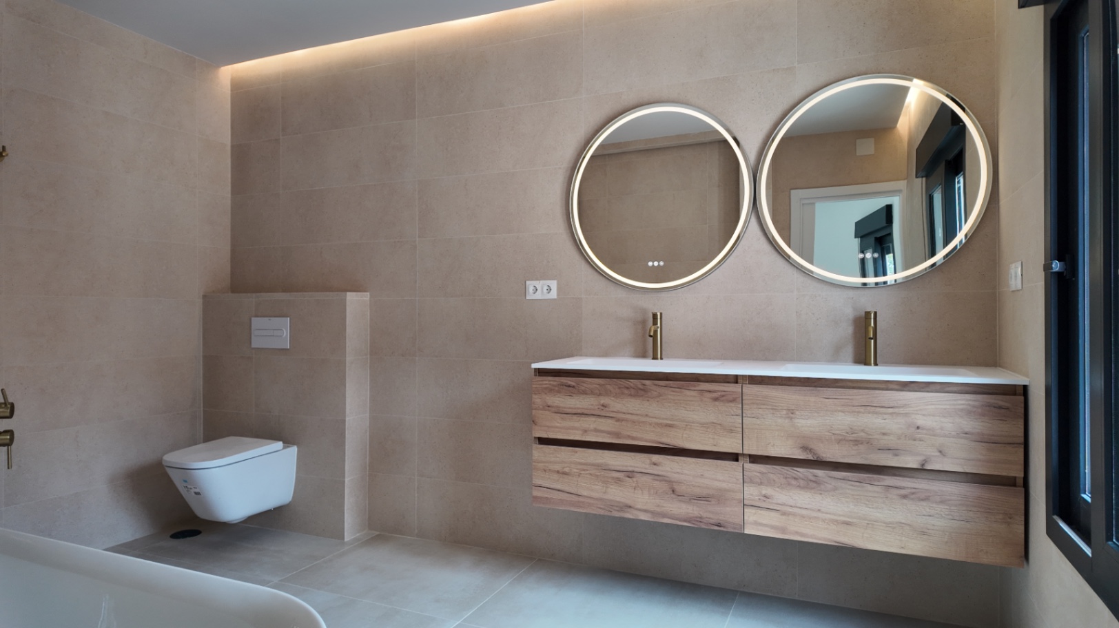 Única villa de estilo castillo moderno en El Albir