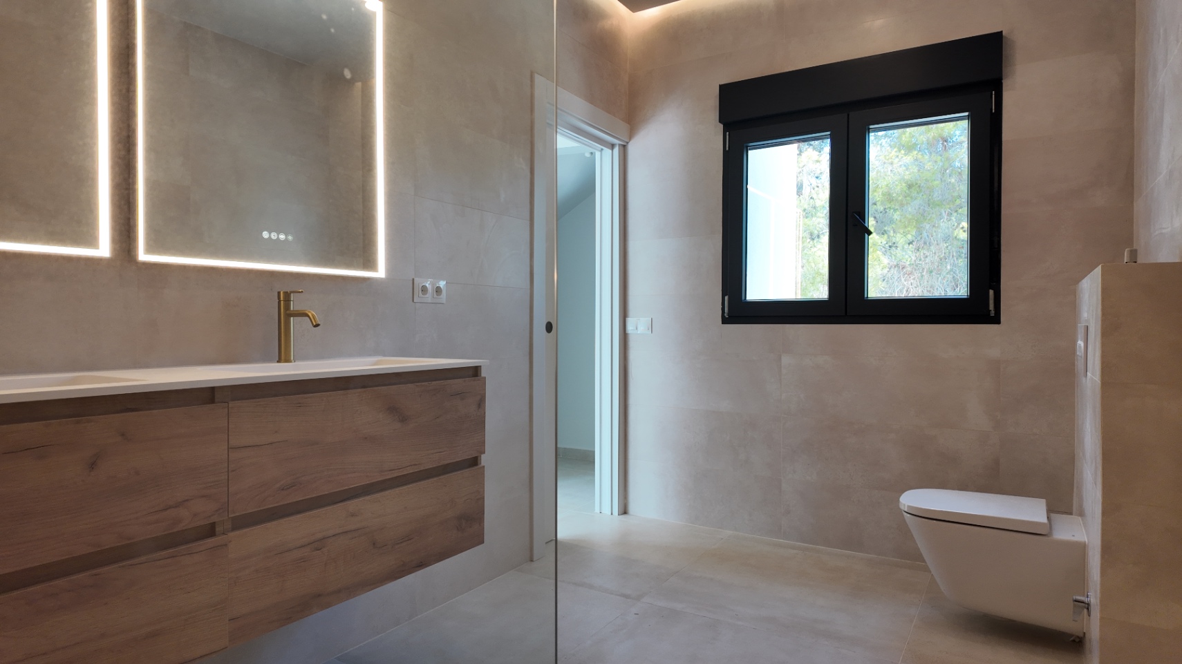 Única villa de estilo castillo moderno en El Albir