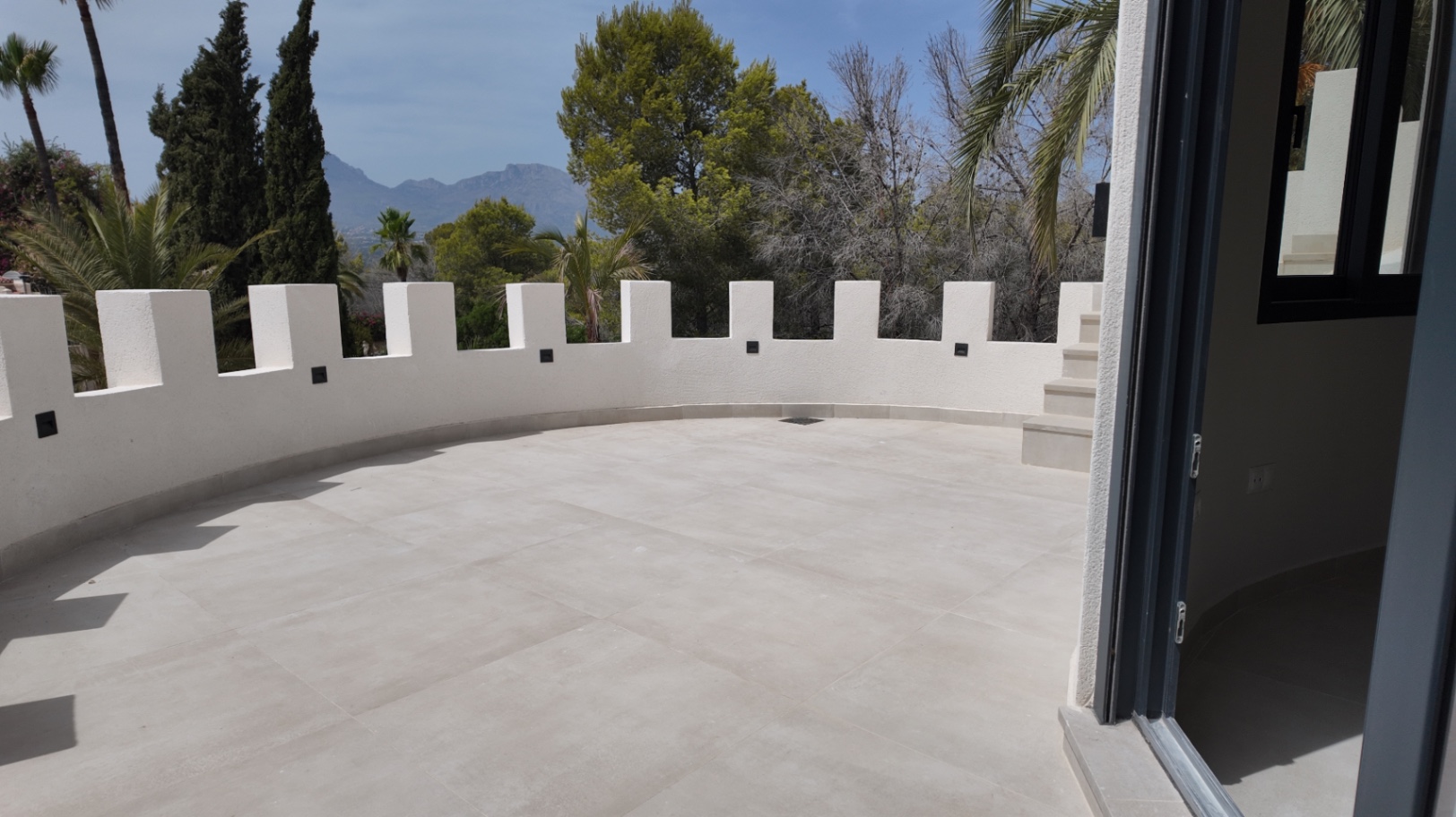 Única villa de estilo castillo moderno en El Albir