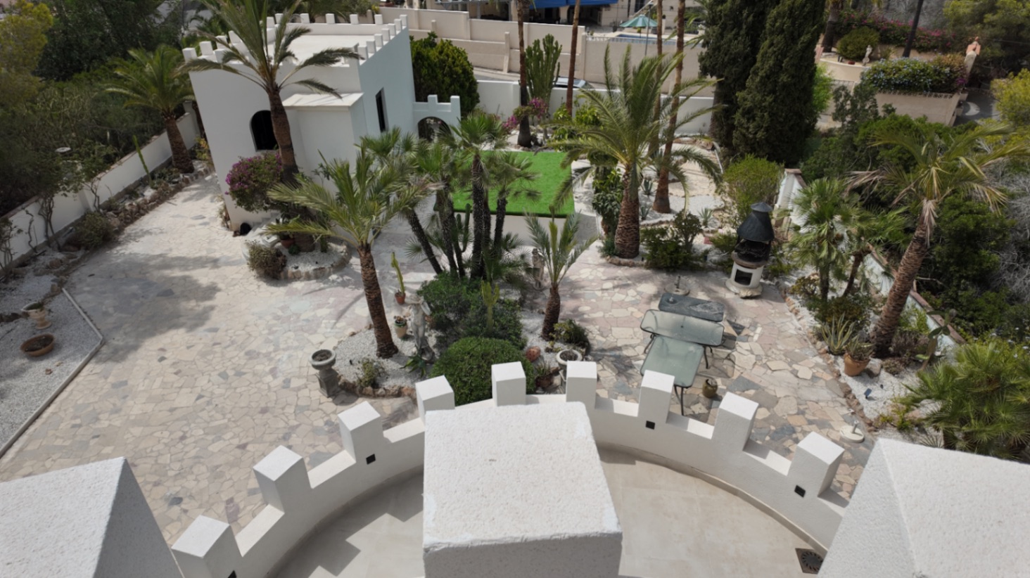 Única villa de estilo castillo moderno en El Albir