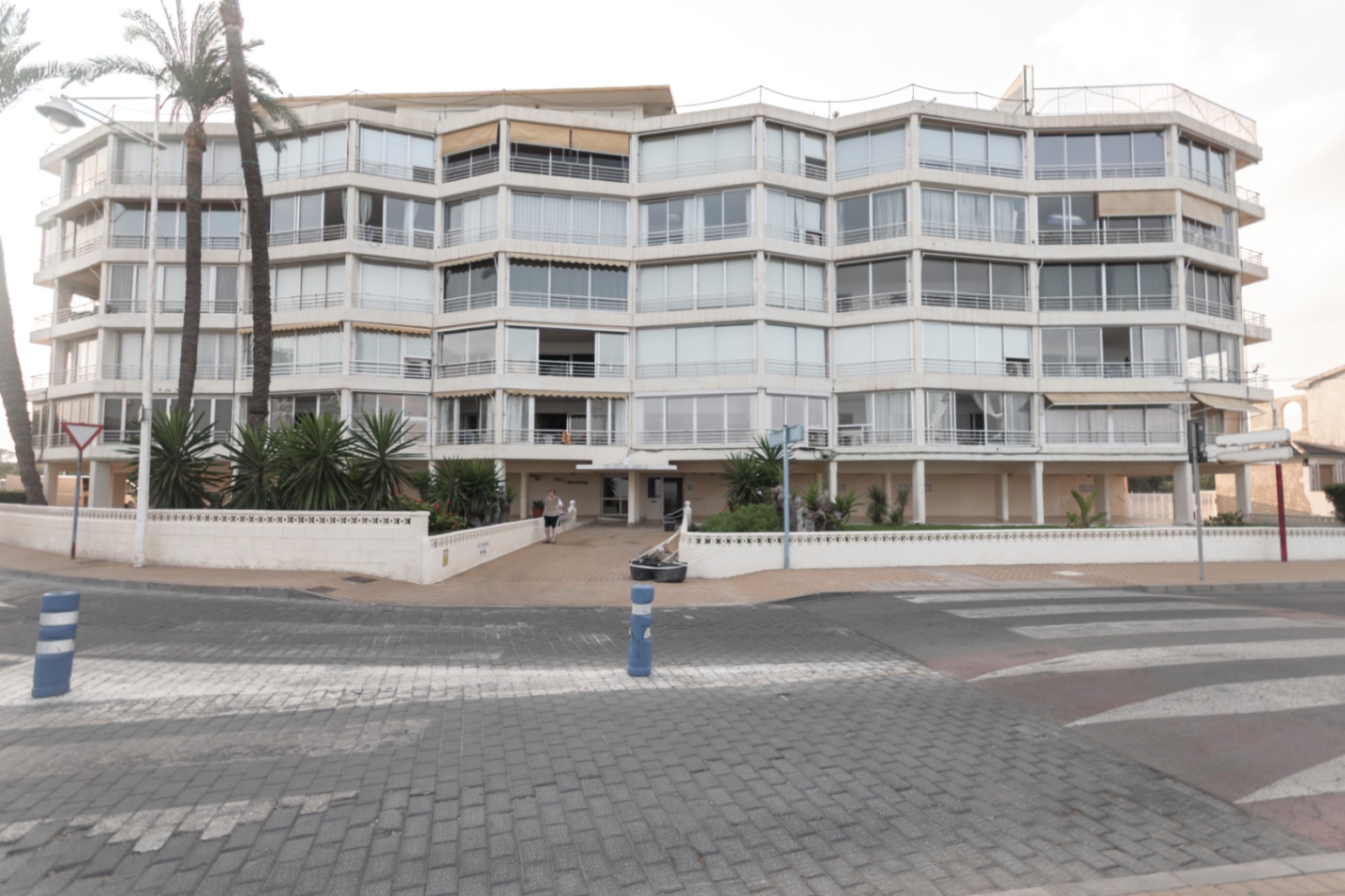 Leilighet renovert på første linje av havet i Altea