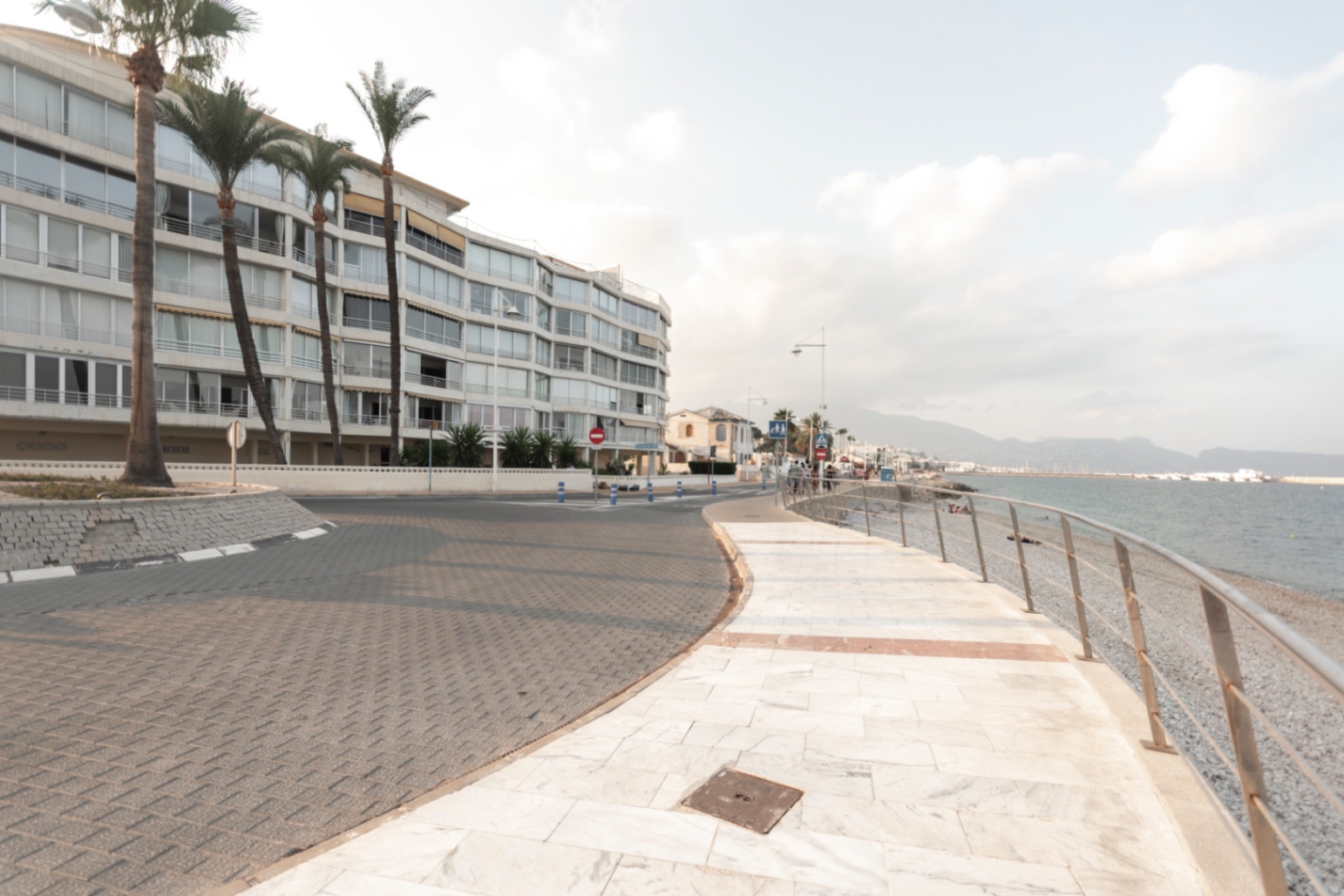 Leilighet renovert på første linje av havet i Altea