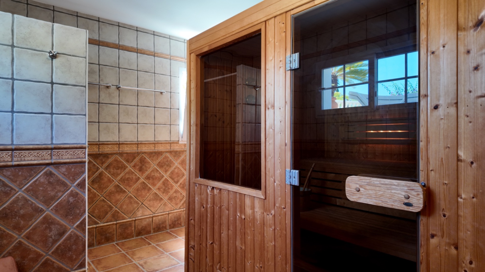 Gjestehus med jacuzzi, badstue og kino