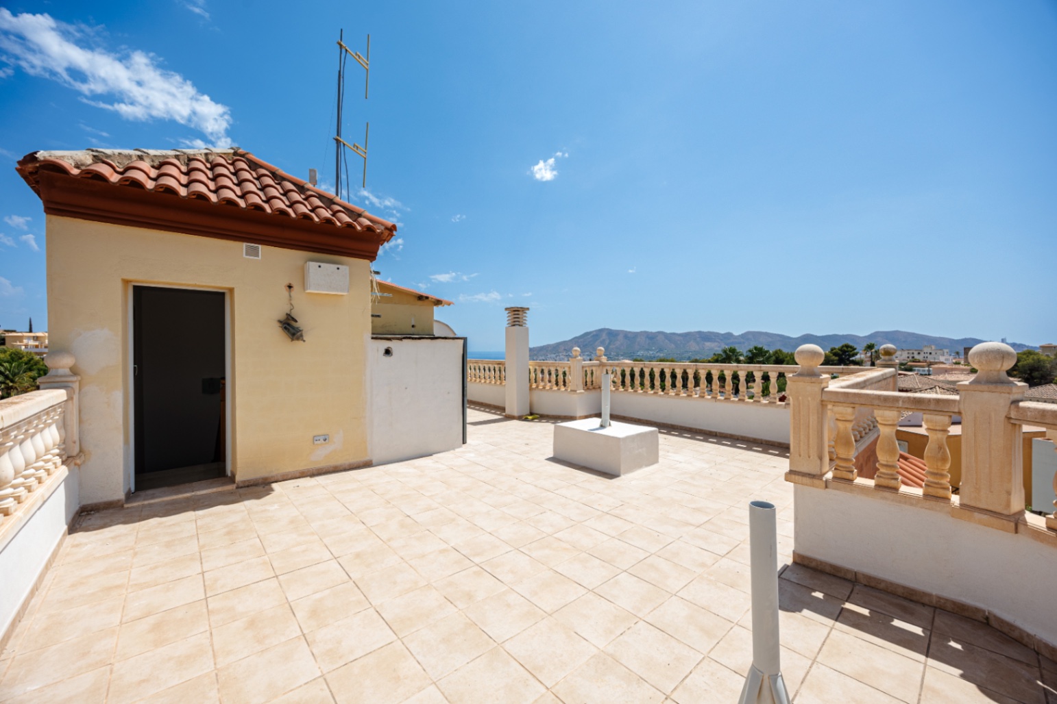 Renovated townhouse with private pool and views of the Mediterranean in the Scandinavian Colony of Alfaz del Pi.