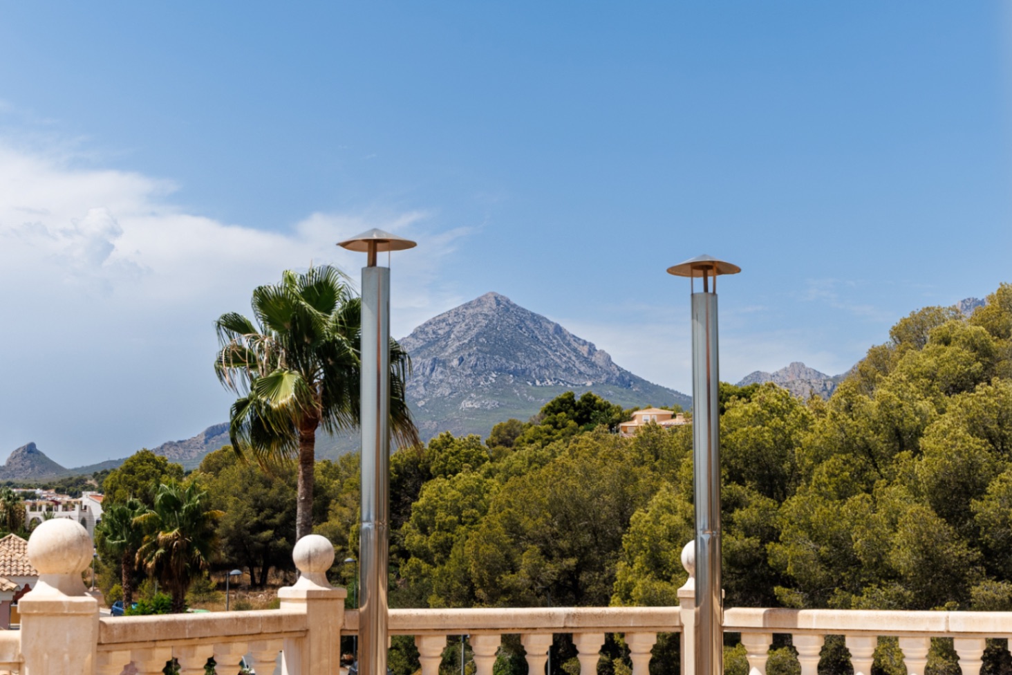 Renovated townhouse with private pool and views of the Mediterranean in the Scandinavian Colony of Alfaz del Pi.
