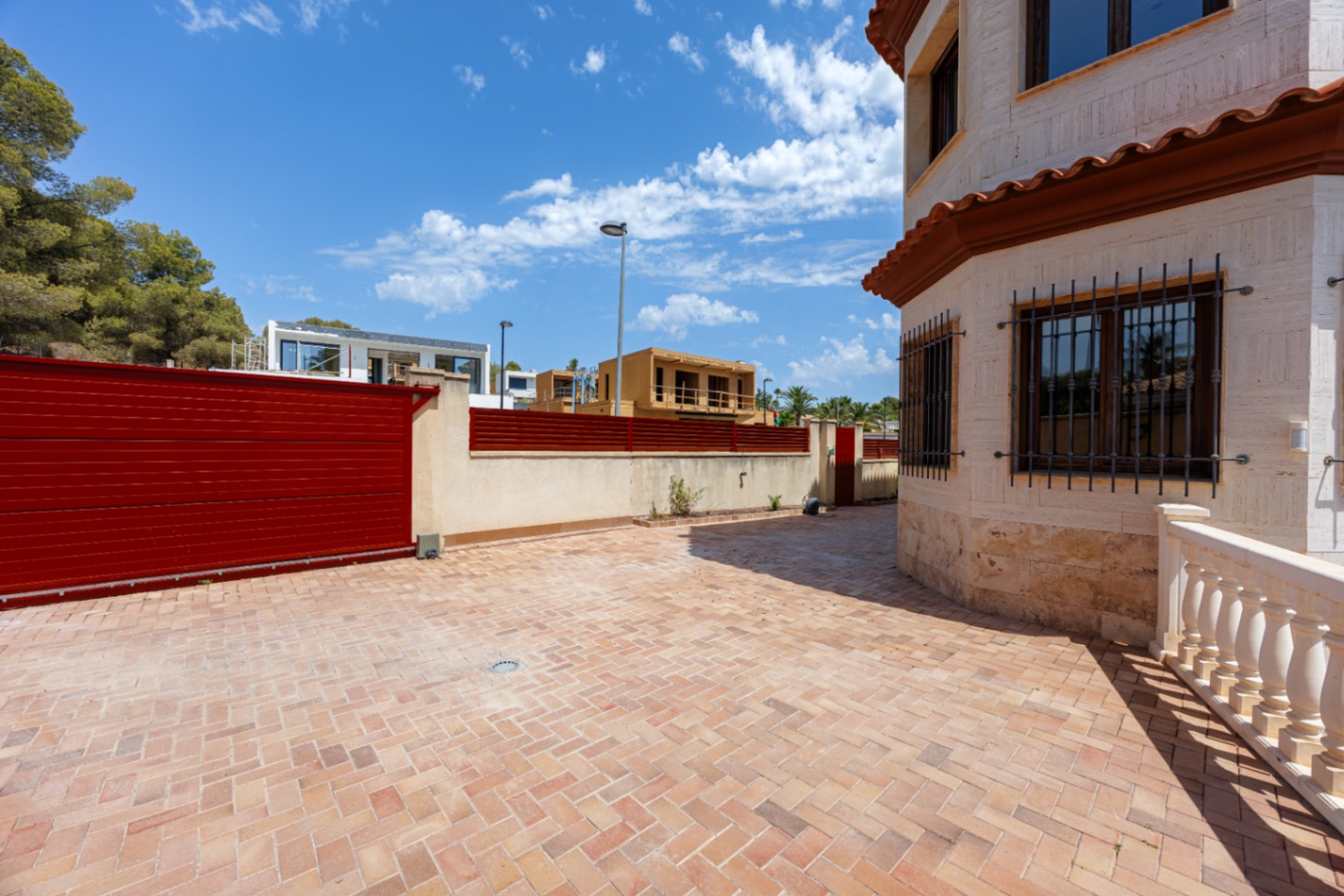 Renovated townhouse with private pool and views of the Mediterranean in the Scandinavian Colony of Alfaz del Pi.