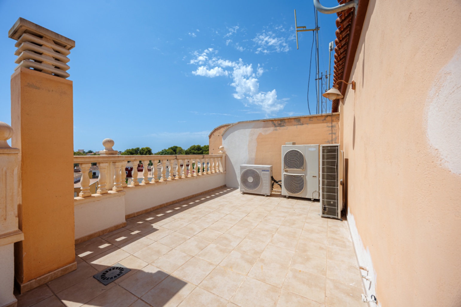 Semi-detached chalet renovated with private pool in Alfaz del Pi
