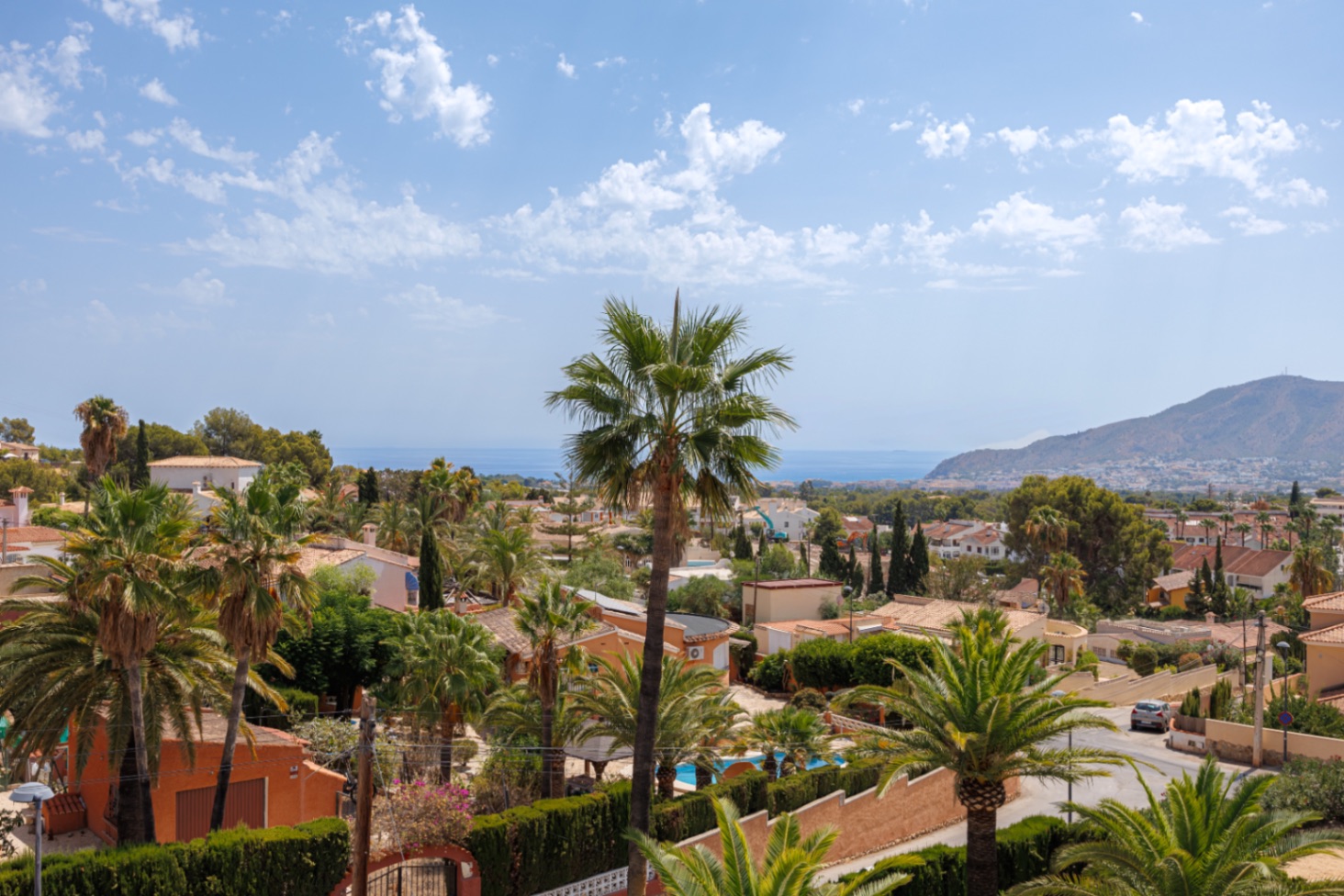 Semi-detached chalet renovated with private pool in Alfaz del Pi