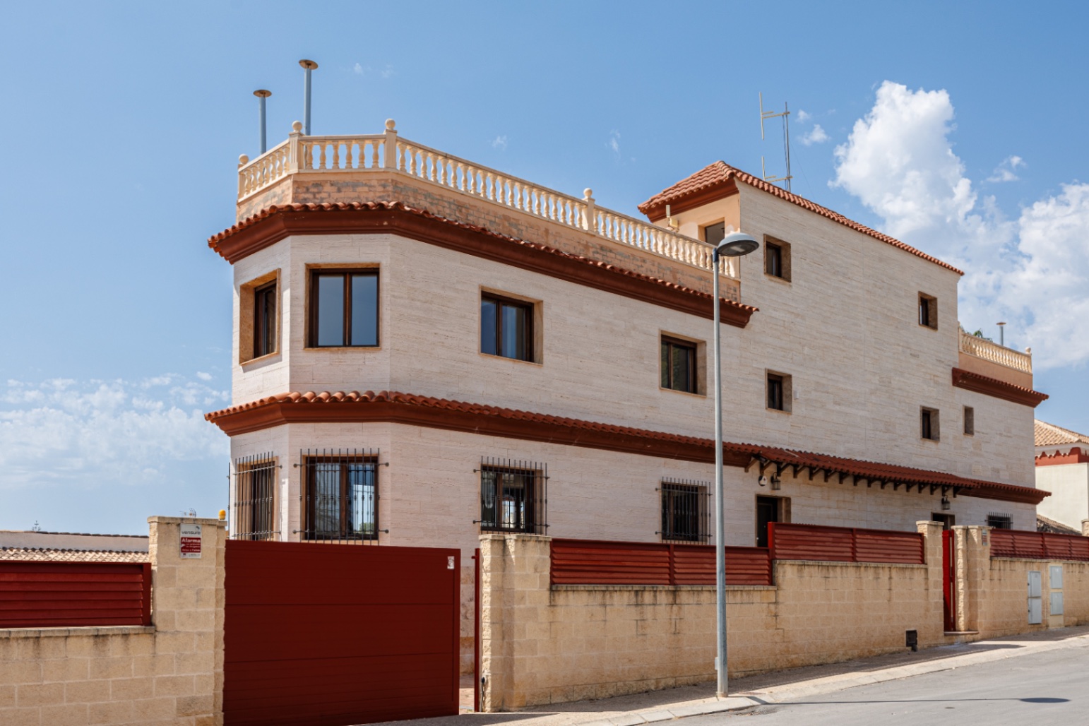 Semi-detached chalet renovated with private pool in Alfaz del Pi